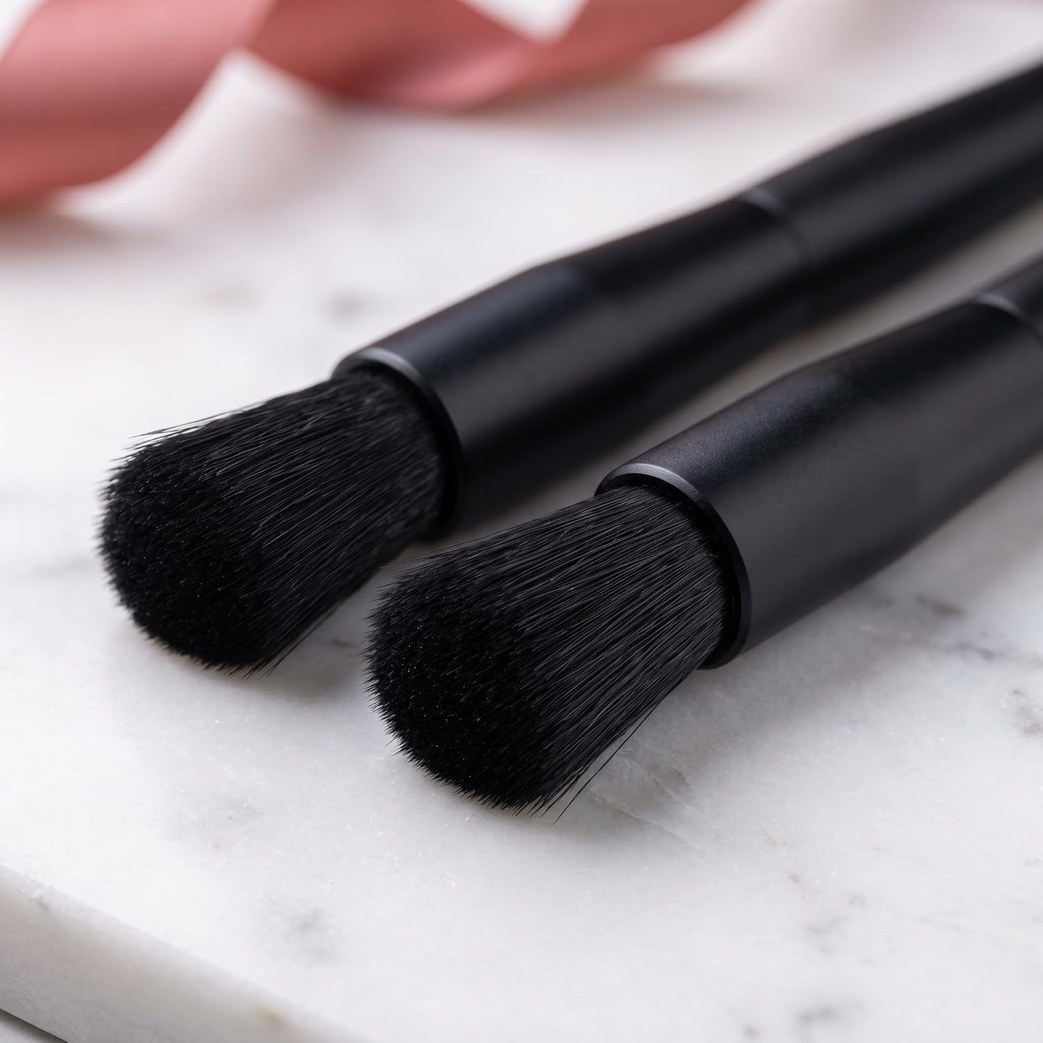 100 Pack Disposable Lip Brushes, Black Lip Gloss Applicators and Lipstick Wands, Multi Use Cosmetic Applicator Sticks for Lip Gloss, Lipstick, Nail Polish and Makeup Touch Ups