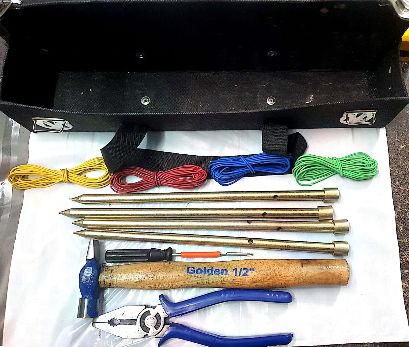 Professional Universal Earth Tester Kit with 4 Electrodes, 4 Wires, Hammer, Screwdriver, Plier in Locked Handy Bag-image-9