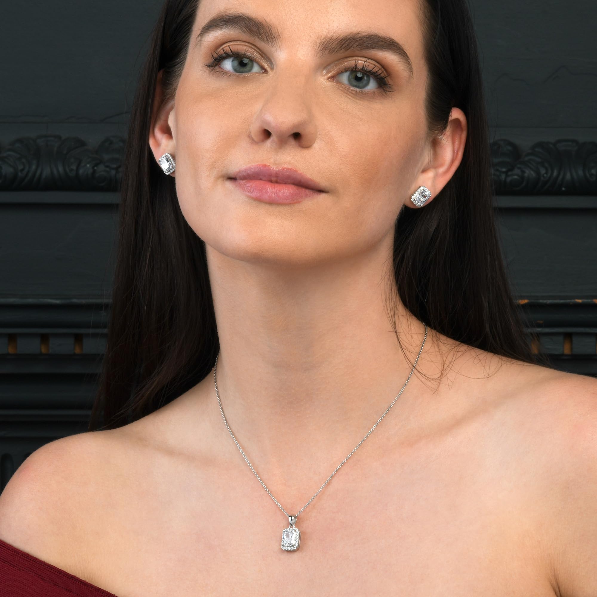 Diamond Treats Ohrstecker aus 925er Sterlingsilber mit Smaragdschliff für Damen mit weißen, grünen, blauen oder roten Zirkonia-Steinen, Ohrringe aus 925er Silber für Frauen