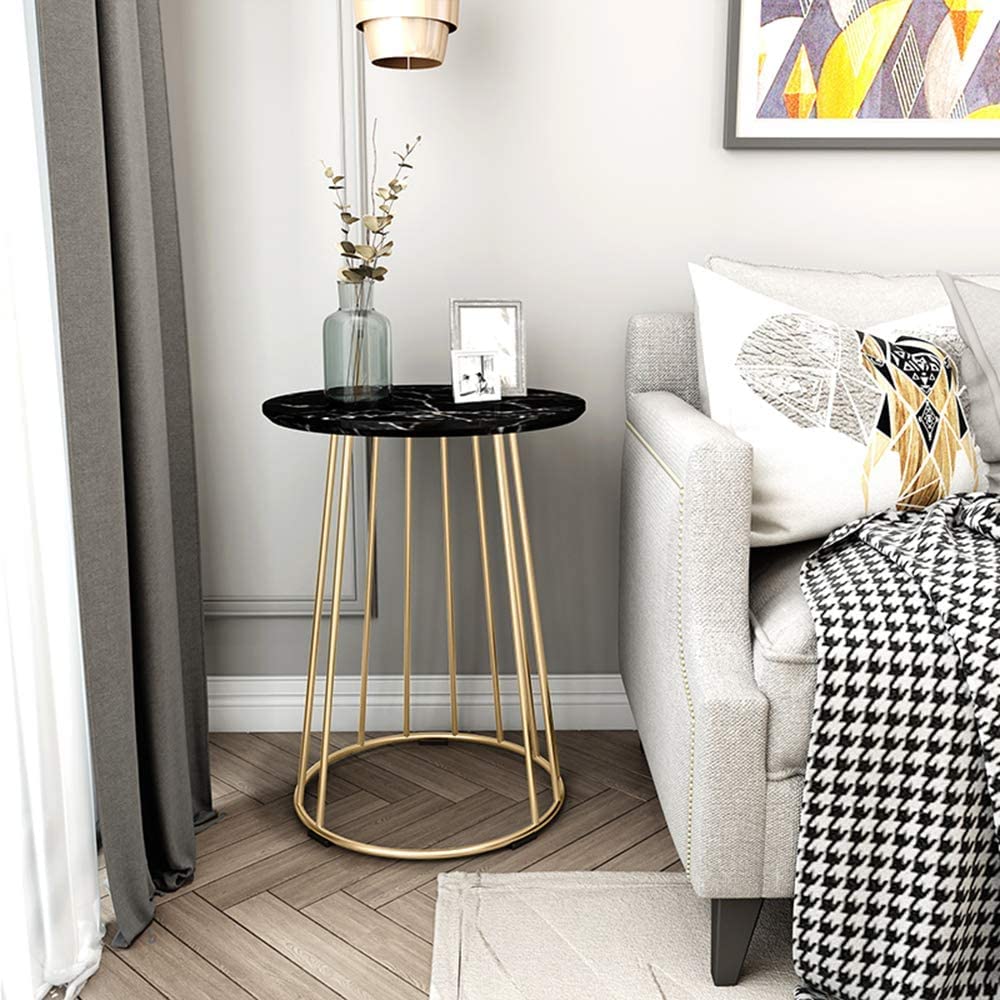 Table gigogne studio pour optimiser un salon de réception minimaliste