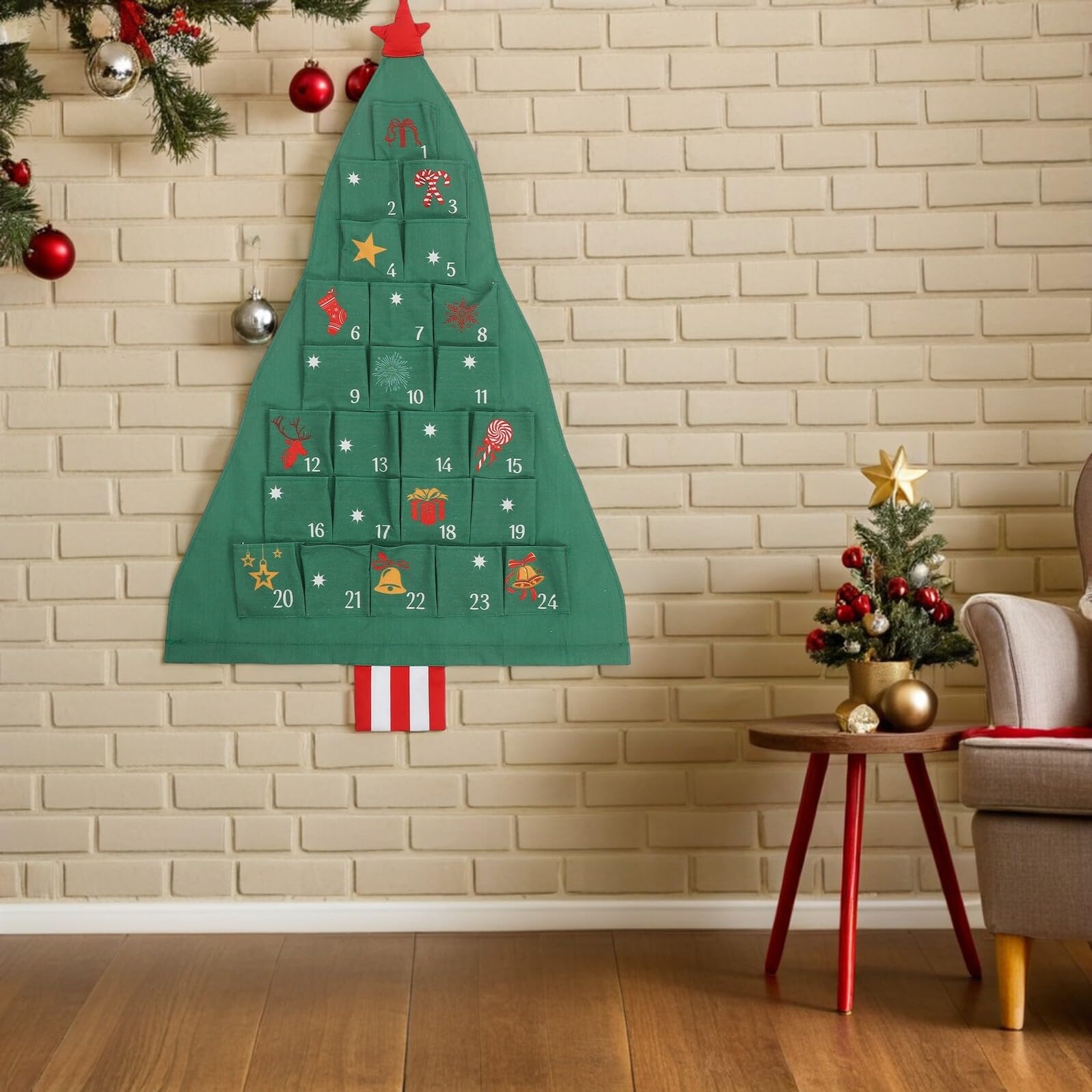 Adventskalender mit Weihnachtsbaum Motiv aus Baumwolle 24 Fächer Wand und Türbehang Interaktiver Countdown für Platzsparende Weihnachtsdeko