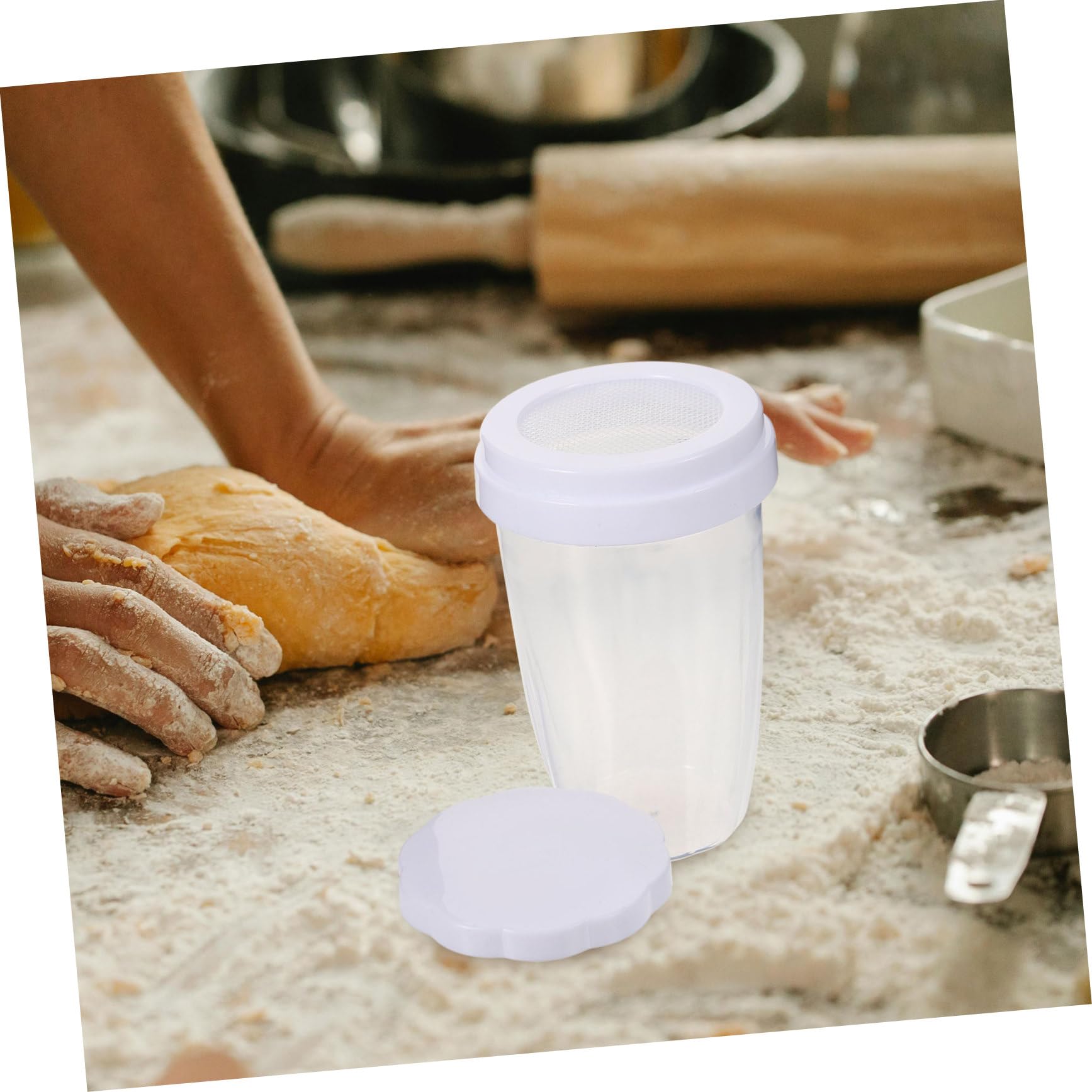 MOLUCKFU Duster Powder Sugar Sifter Cocoa Flour Shaker Reusable Chocolate Powder Shaker Coffee Sifter with Lid Fine Mesh Shaker Flour Shaker Took Coffee Sifter Dredgers Salt Shaker White Pp