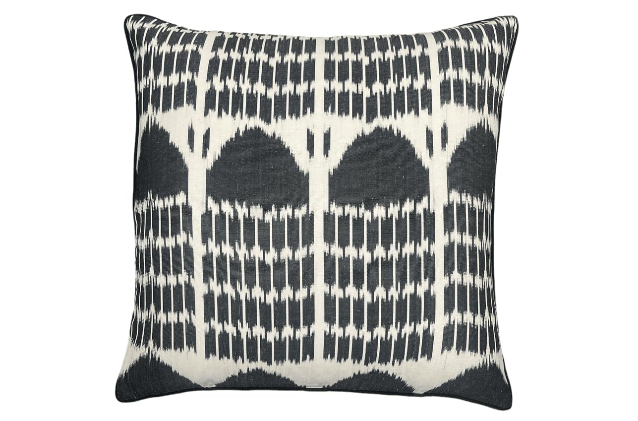 Coussin en soie Ikat 50x50 cm pour décorer un salon bohème chic