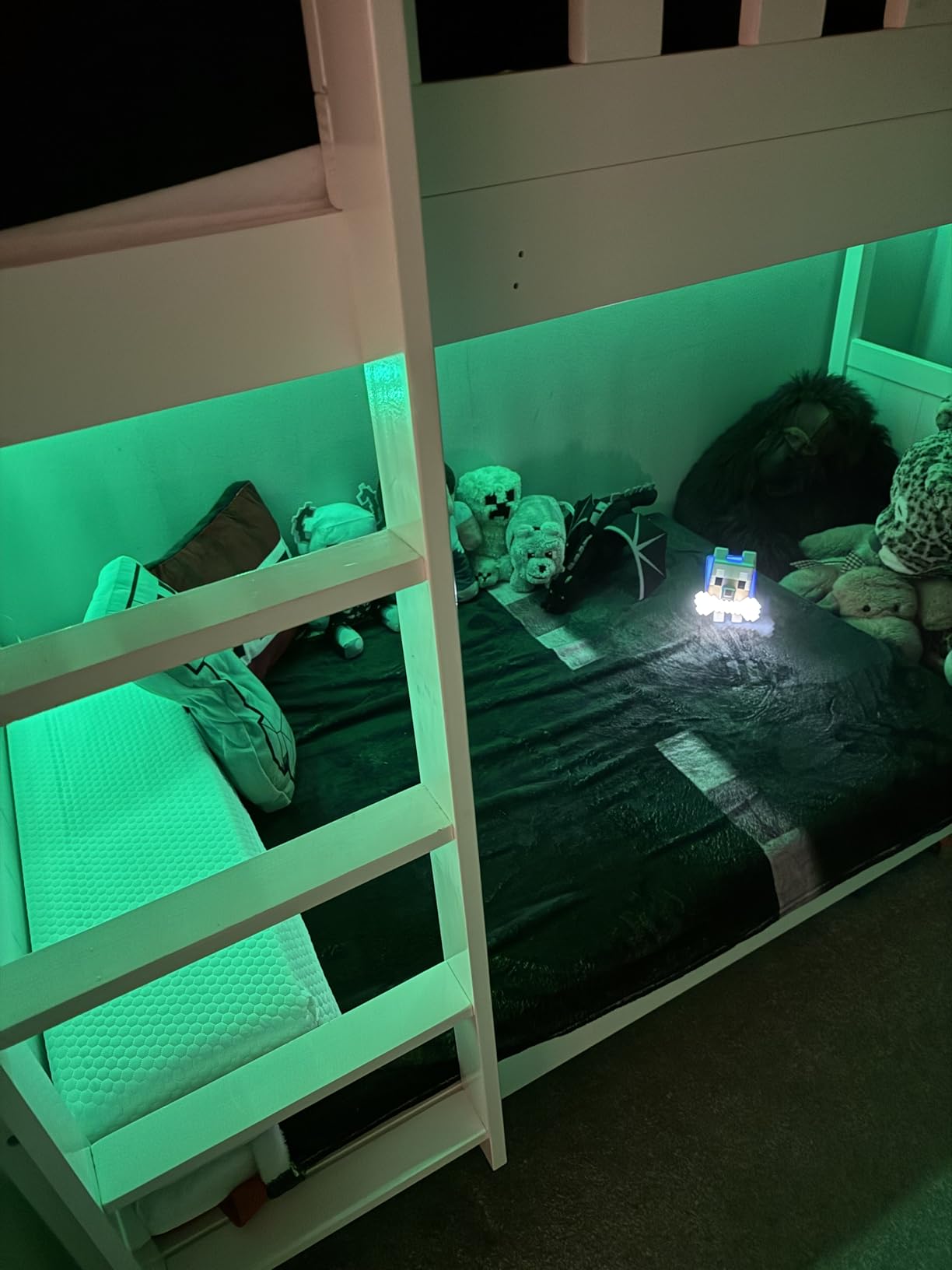 MC Pixel Wolf Buddies Night Light-Changing Lamp photo review