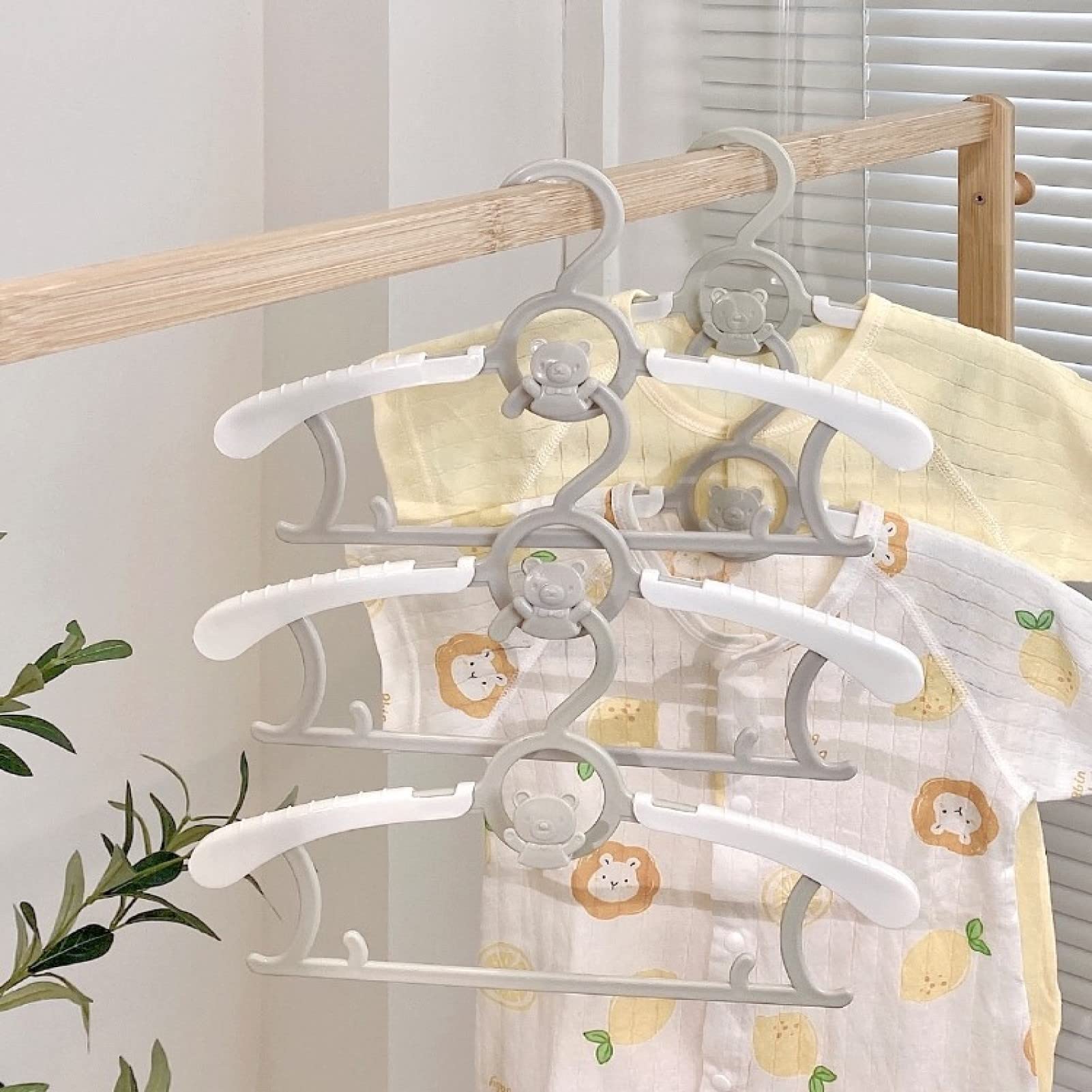 Stampelle Bambini per l’armadio di Neonato e di Ragazzo e Ragazza, HGYZE 20 Appendini Impilabili con Gancio per Orsetto, Regolabili e Antiscivolo Appendiabiti per Vestiti, Salvaspazio Grucce (Grigio)