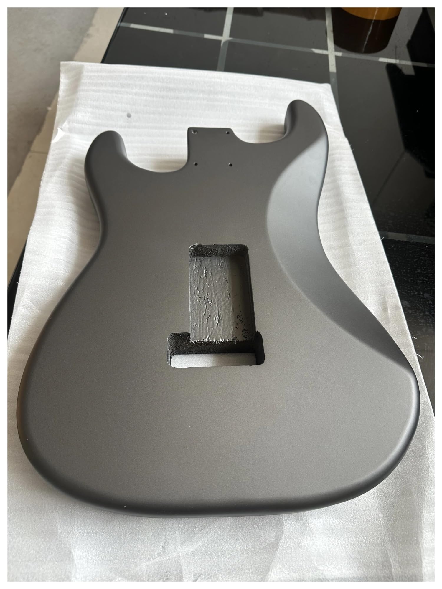 Cuerpo de guitarra eléctrica en blanco, laca Nitro gris oscuro con acabado mate, madera de Paulownia, SSS, pieza de repuesto DIY, estilo ST