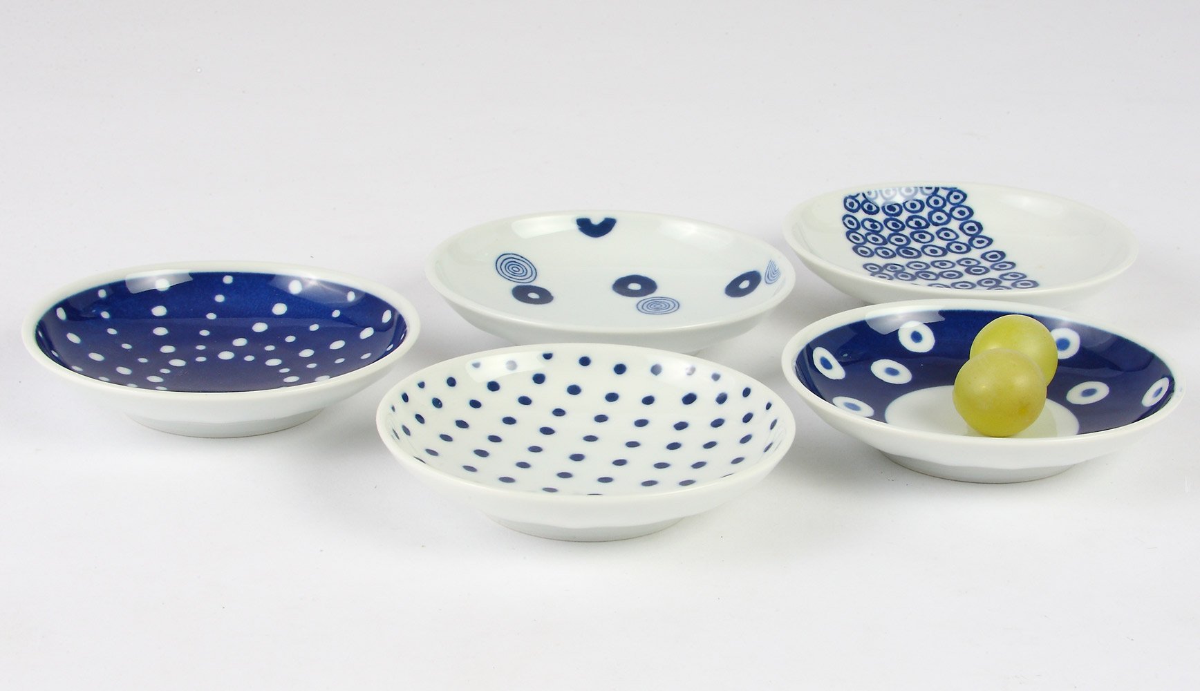 波模様の青色陶器食器セット 波模様の青色陶器食器セット