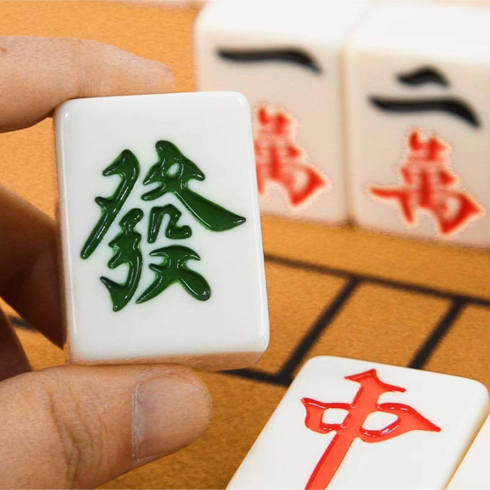 Mahjong Set mit 144 gravierten Spielsteinen, klassisches tragbares Reisespiel für Familie und Freizeit