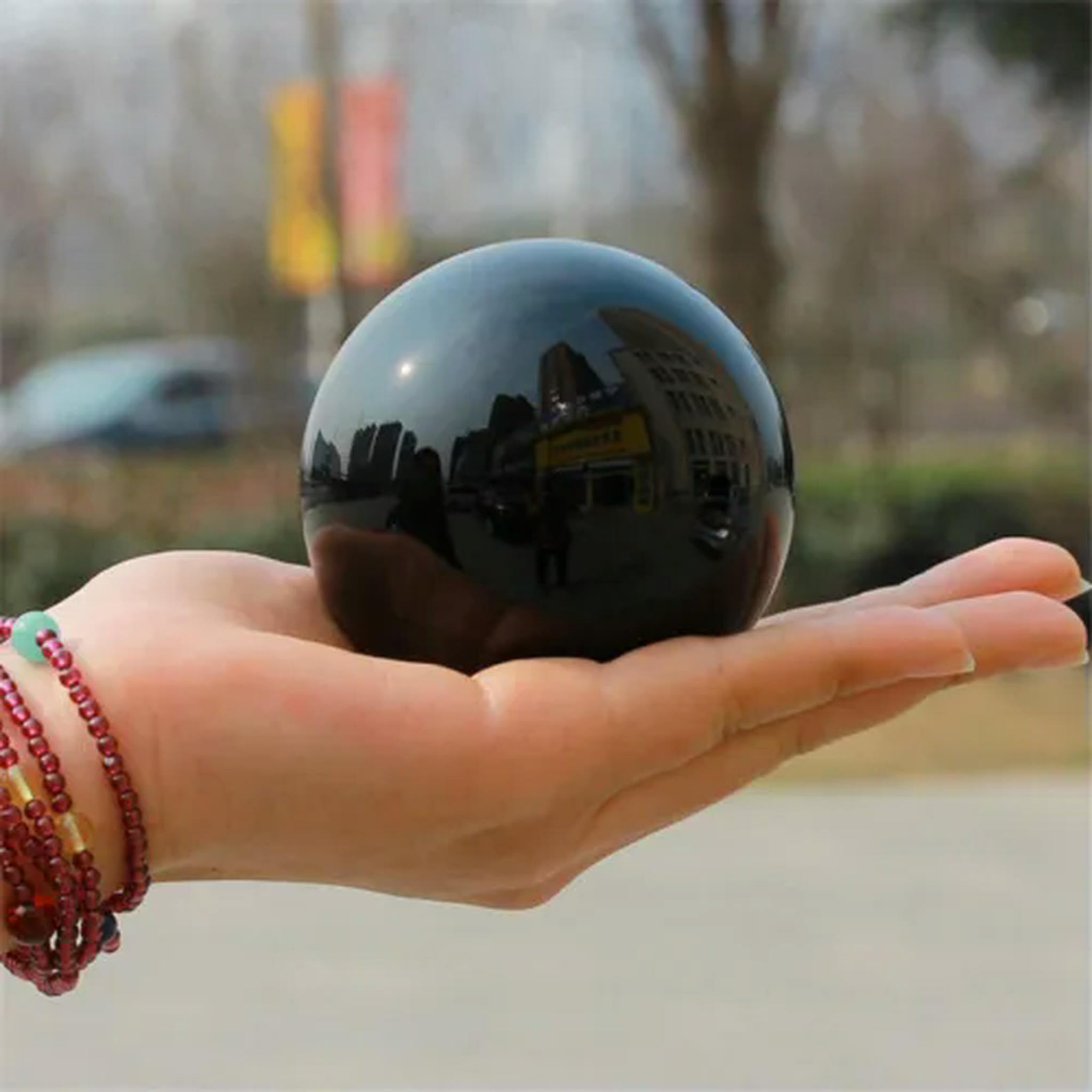 Boule de cristal de quartz en cadeau idéal avec son support en bois inclus