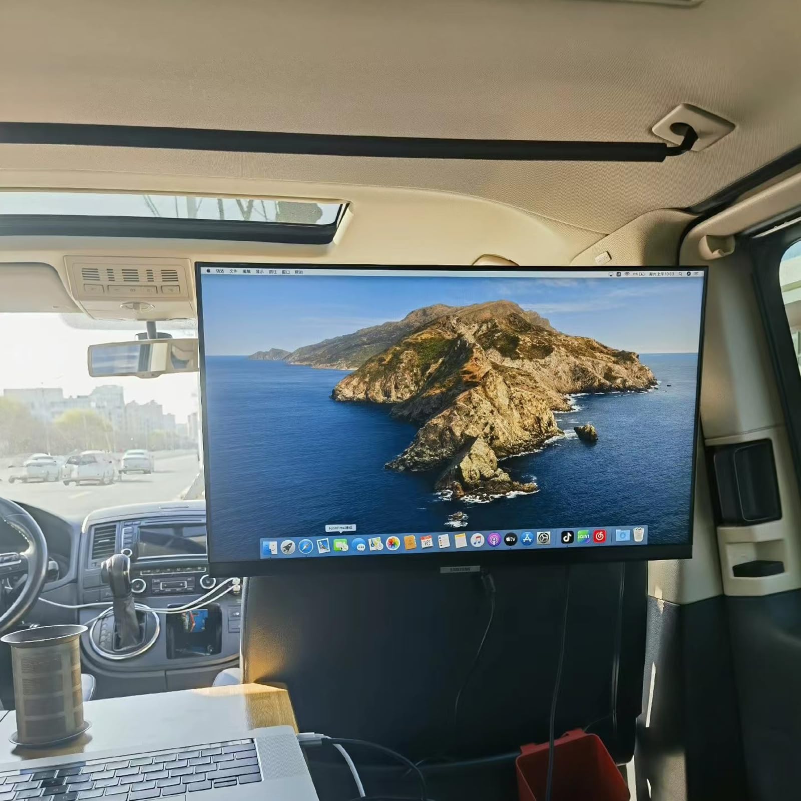 Supporto TV Per Camper Con Poggiatesta - VESA 75/100, Girevole E Inclinabile Per TV 12-24 Pollici, Fino A 13,6 Kg, Per VW T4/T5/T6