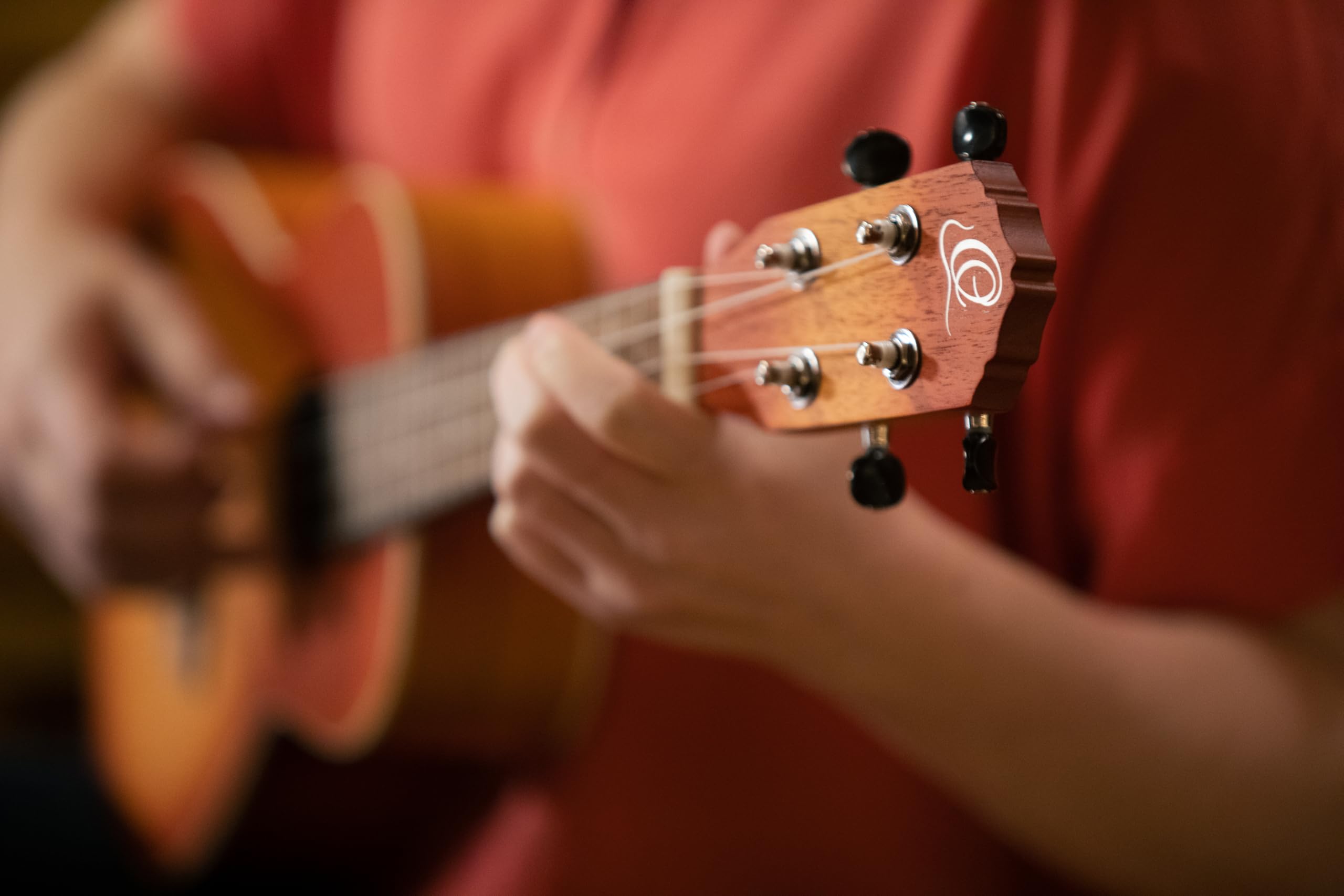 Ortega Guitars Akustyczne Ukulele Koncertowe – Seria Earth – Okoume, Kolor Brązowy (RUDAWN)