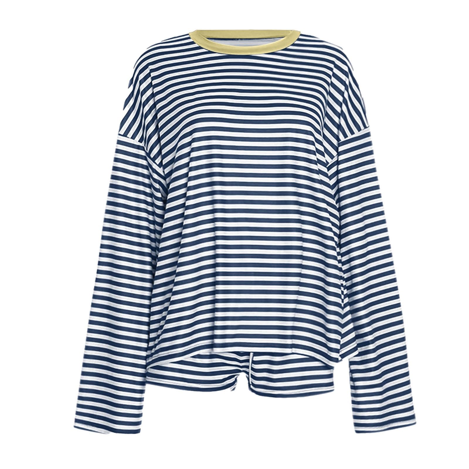 Lässige, locker geschnittene Streifenshorts – bequemes Zweiteiler-Outfit für den Sommer.