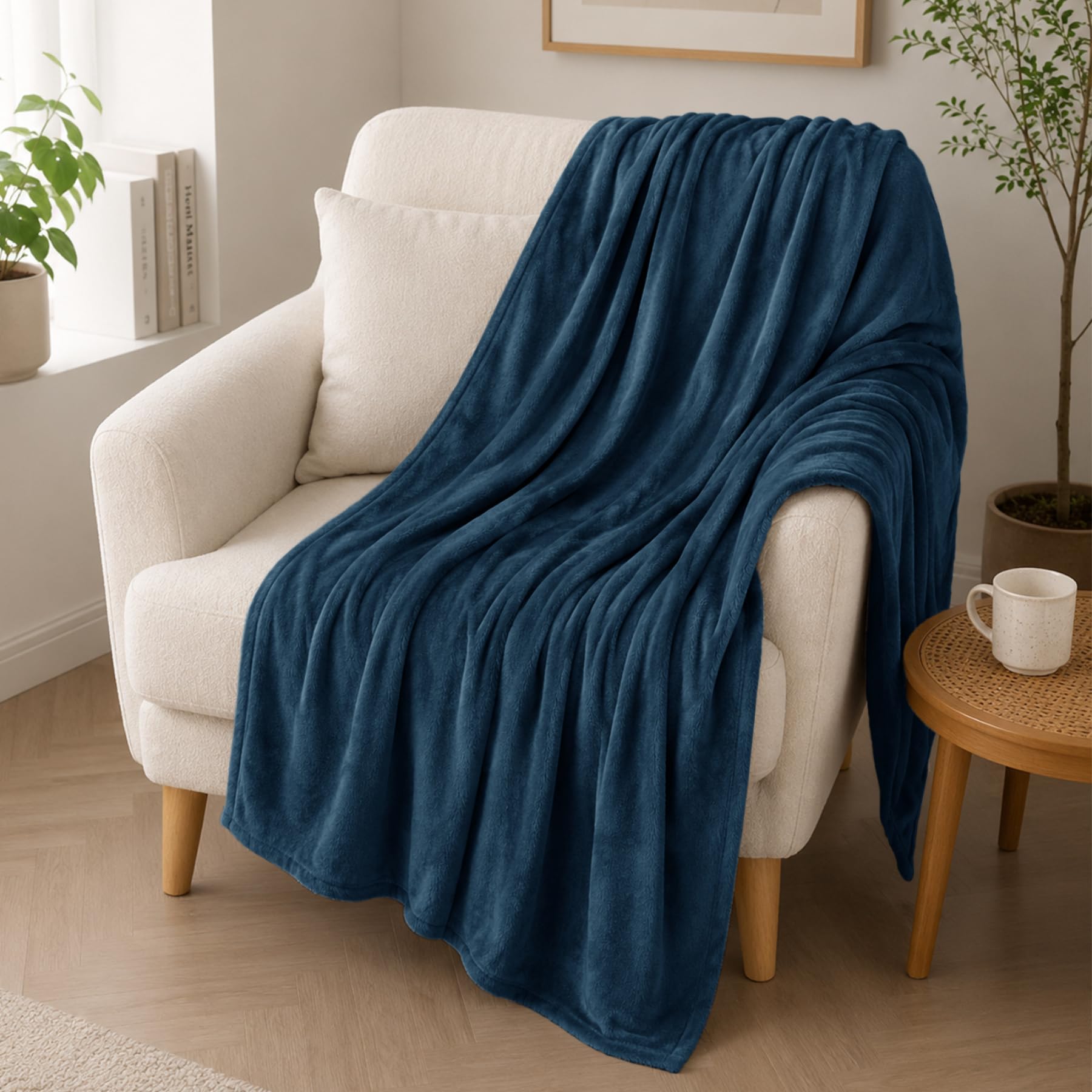 DALINA Textil - Manta para Sofá pequeña 130x160cm - Manta Terciopelo - Manta Ligera Franela para Sofá, Cama, Viaje, Sala de Estar (Azul Azul Marino)