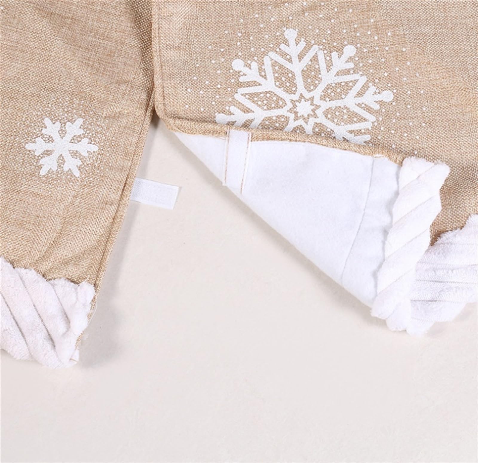 Tapis de Sapin de Noel Jupe d'arbre De Noël 48 Pouces avec Motif Flocon Neige, Côtés en Fourrure, Jupes Ferme pour La Décoration Couvre-Pied d'arbre