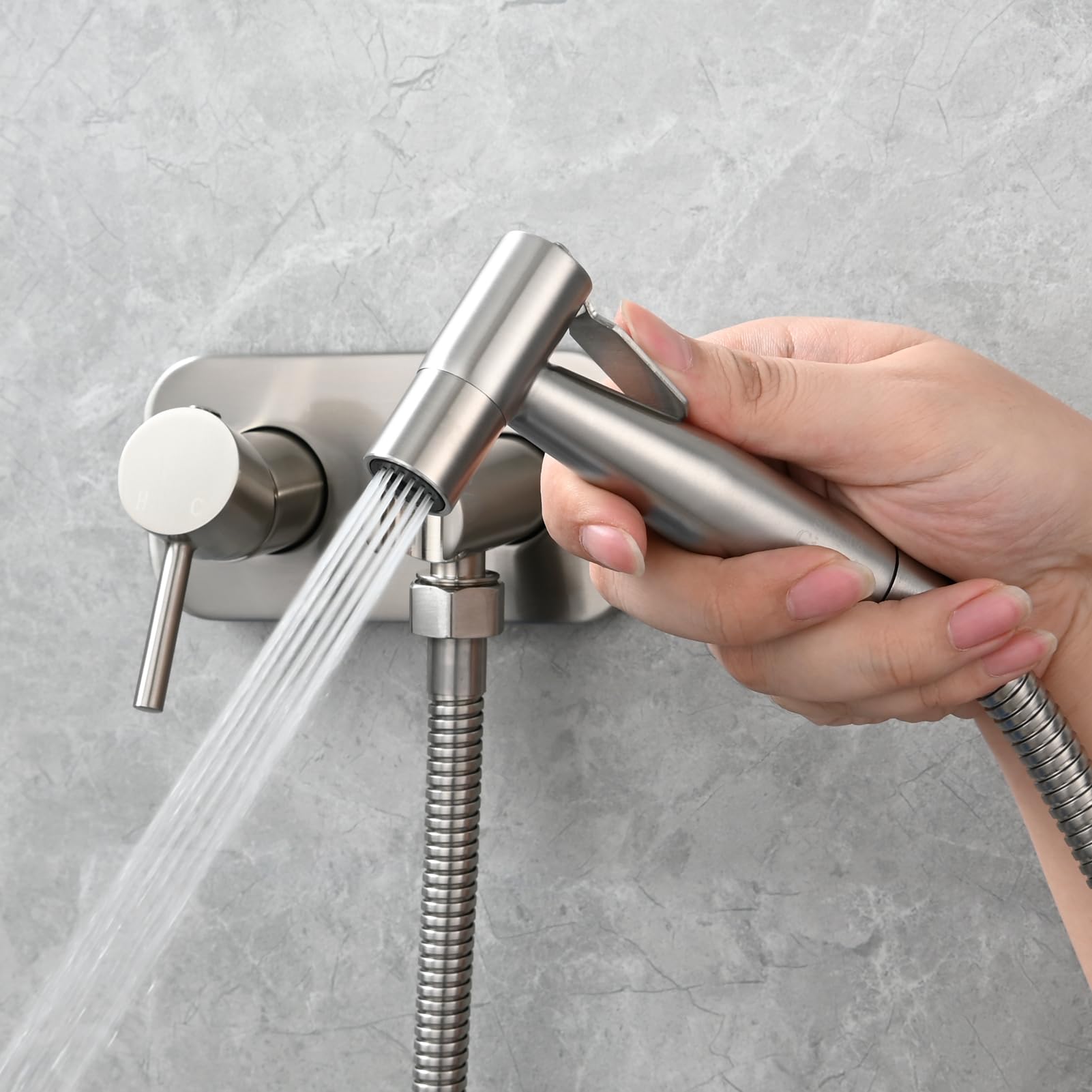 Kit de bidé portátil de acero inoxidable montado en la pared para higiene íntima, fácil instalación, presión de agua ajustable, ideal para la comodidad del baño WS024F9