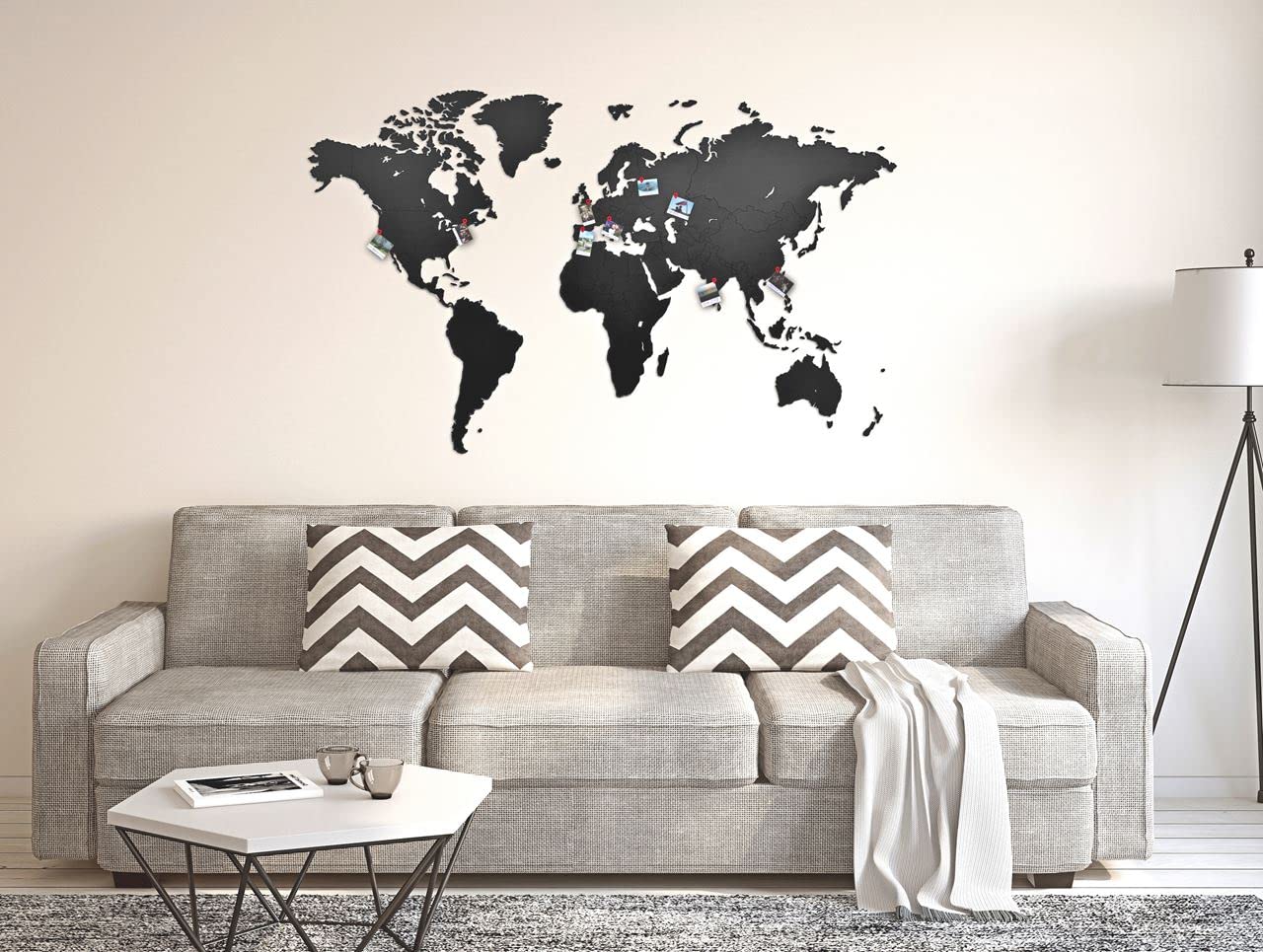 Weltkarte Holz DIY | 130 x 78 cm Wanddeko aus FSC-zertifiziertem HDF | 48 Pins & 25 Inseln zur Personalisierung | Weltkarte zum Pinnen Geschenkidee (Schwarz)
