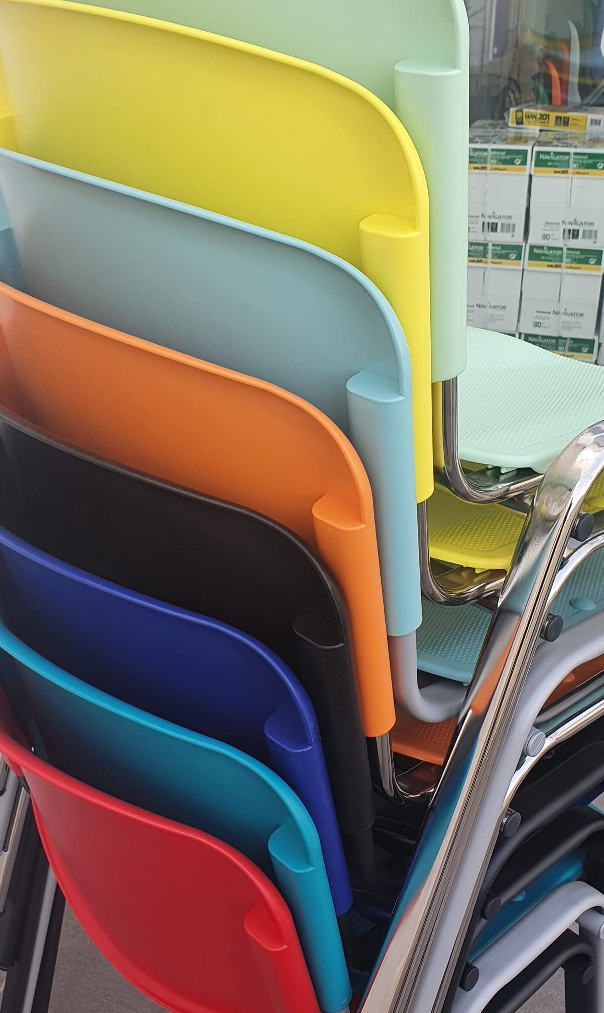 Galizia Prime sedia fissa impilabile, telaio in acciaio cromato, con sedile e schienale in plastica colorata antigraffio (Green, 1)