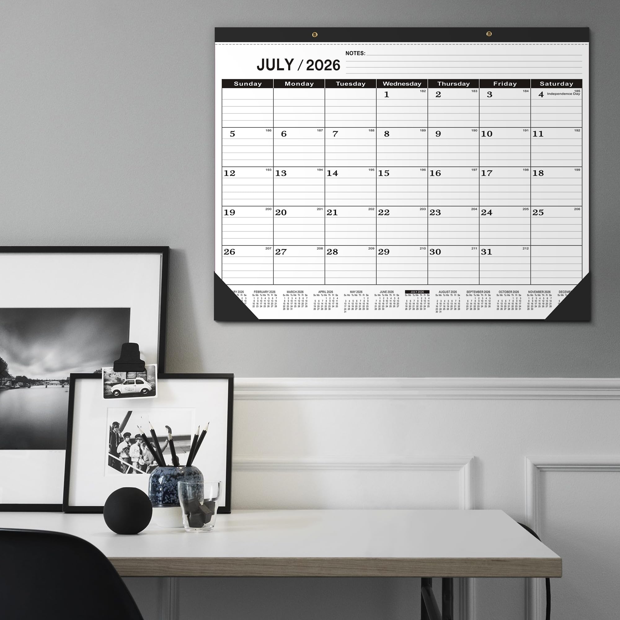 Calendario da tavolo 2024-2025, da luglio 2024 a dicembre 2025, grande calendario da scrivania 2024-2025, calendario per aule 43,2 x 55,9 cm con copertina in PVC, fori rotondi e elenco note (nero)
