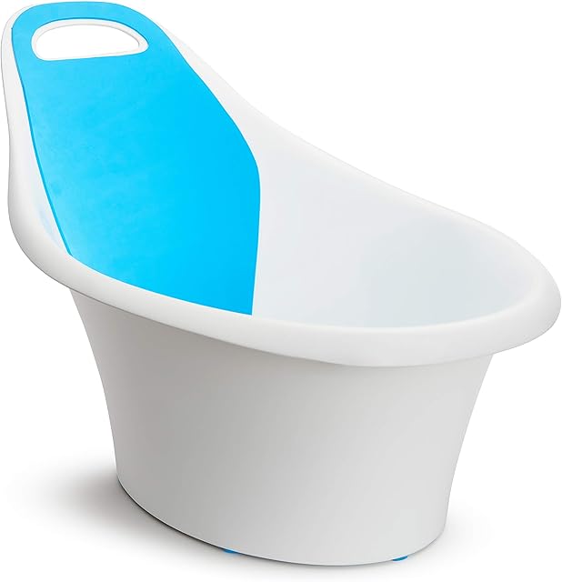 Munchkin Sit and Soak Baby Bath Tub with Built-In Support Bump and Padded Foam Back Rest, Bonus Pull-Tab Drain and Storage Hook, 0-12 Months, White