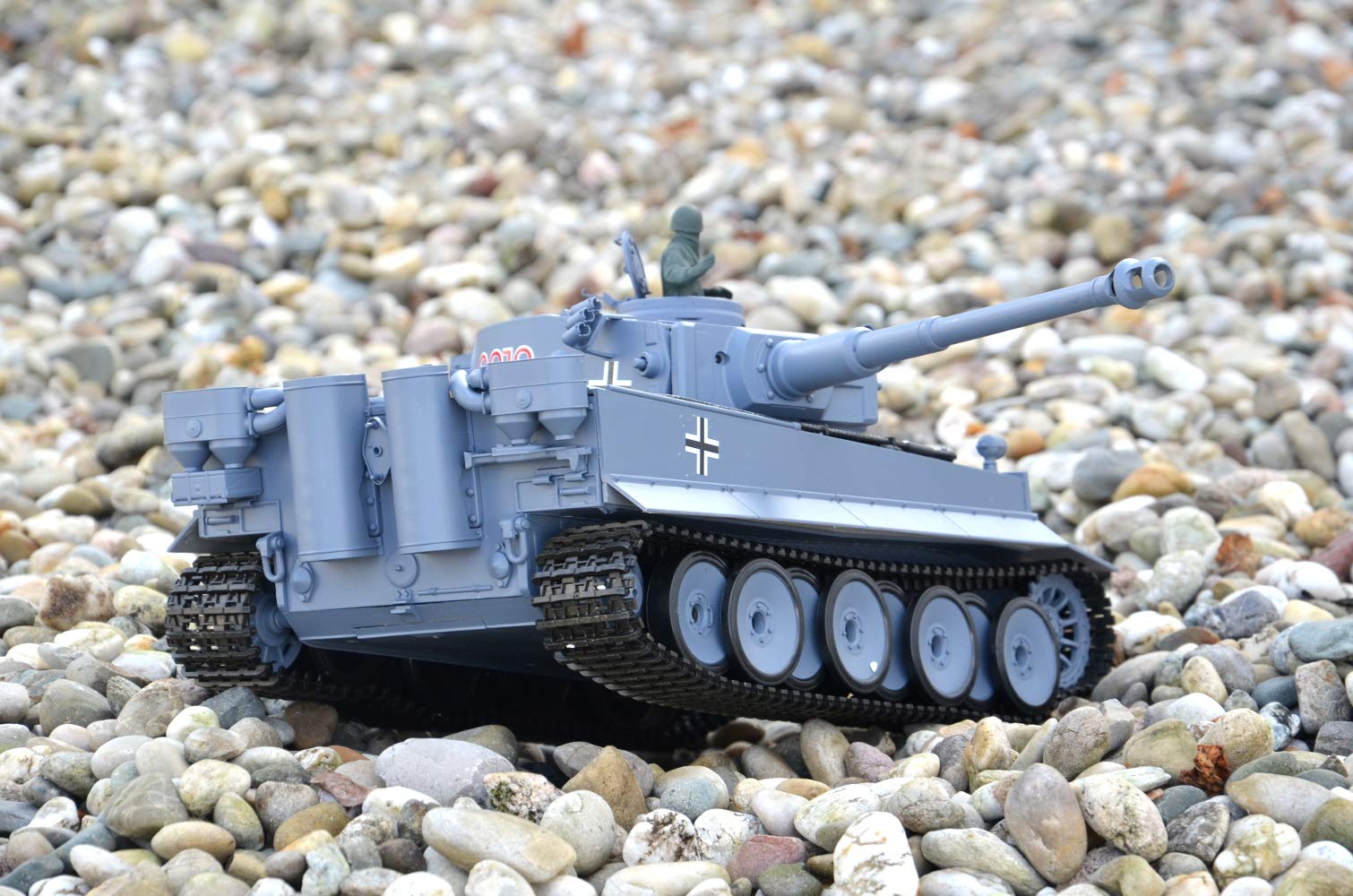 ES-TOYS Czołg zdalnie sterowany z funkcją strzelania German Tiger I Heng Long 1:16 dym i dźwięk + stalowa przekładnia, 2,4 GHz - V7.0 Upgrade Edition