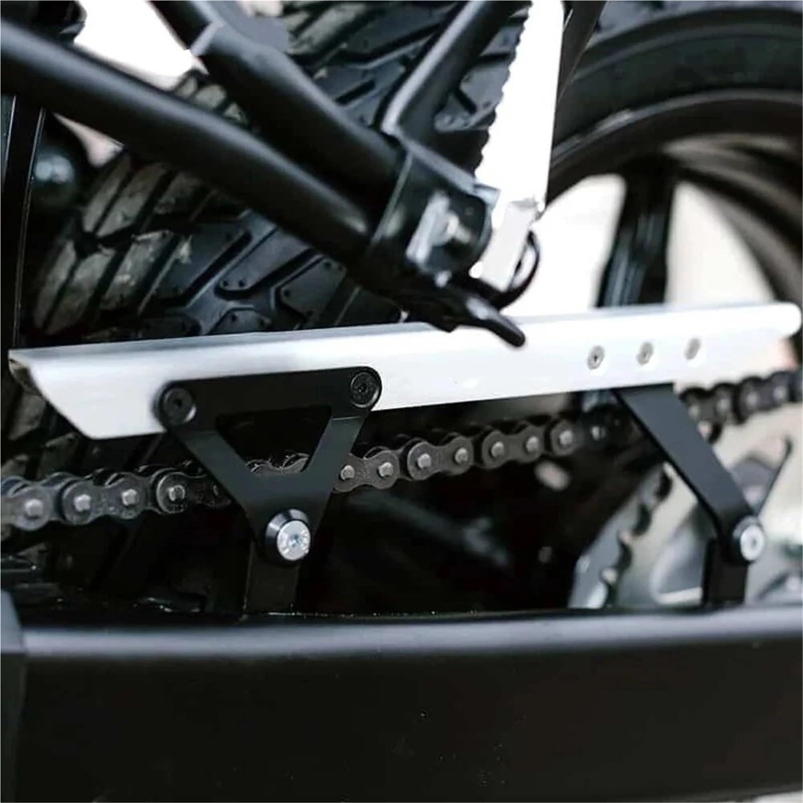 osłona zębatki silnika Pasuje do SUZUKI SV650 ABS SV650X 2017-2021 motocykla Osłona tylnej zębatki, osłona łańcucha, płyta ochronna