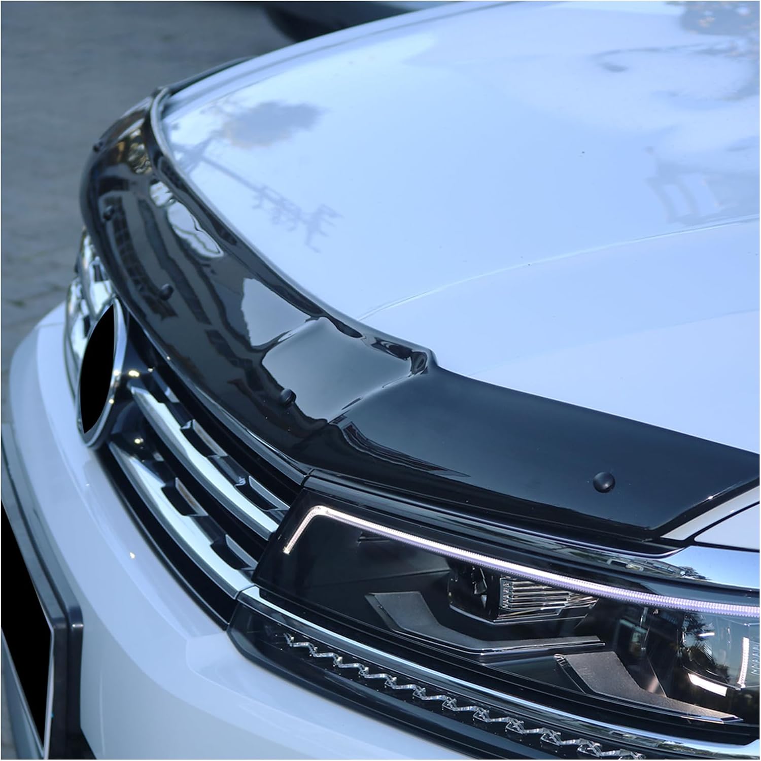 Bonnet Protector for Volkswagen Tiguan (2018–2023) – Piano Black Bug Shield & Hood Deflector – Front Stone Guard Hood Cover