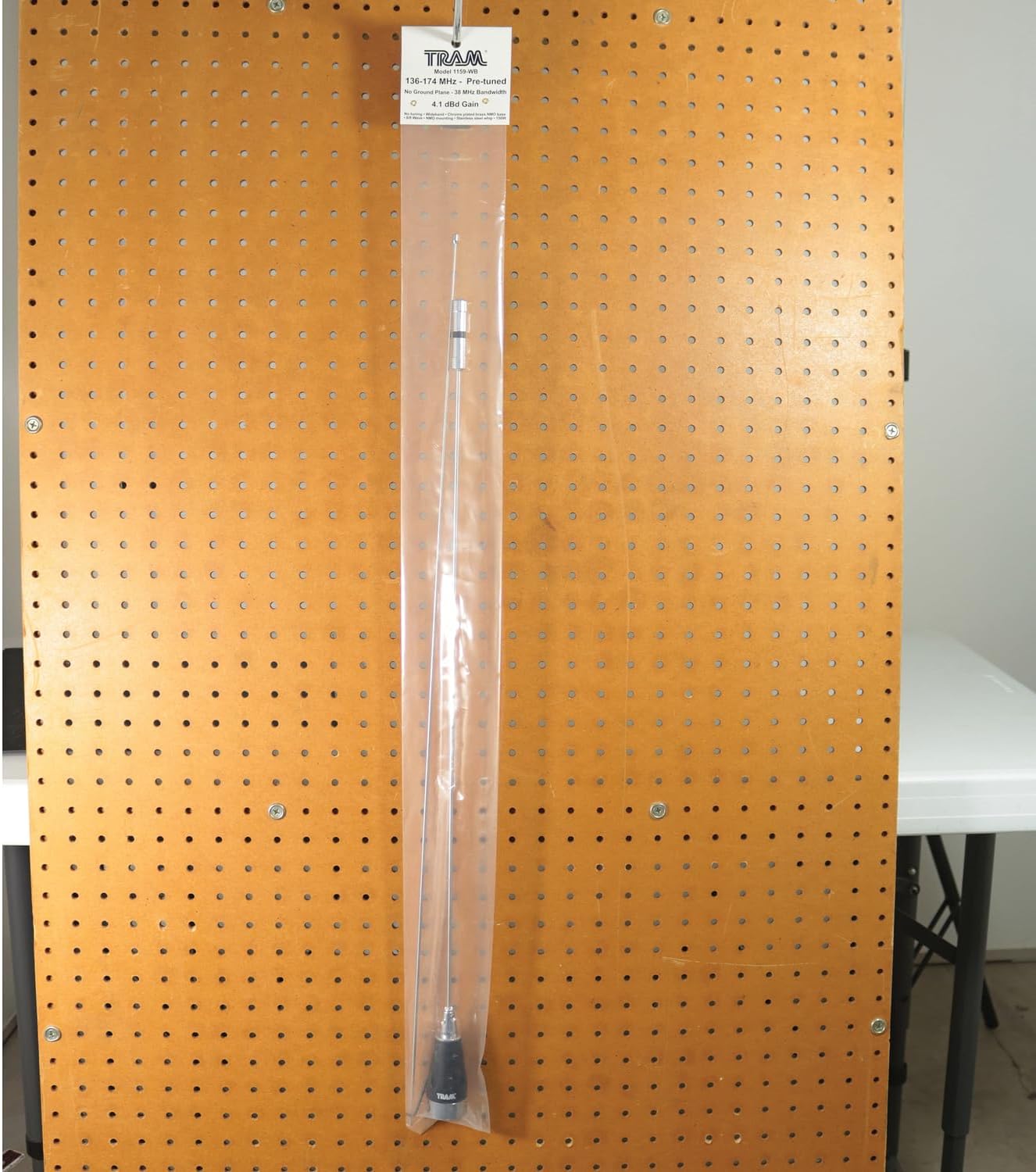 Tram® 136 MHz to 174 MHz Pretuned Gain Antenna