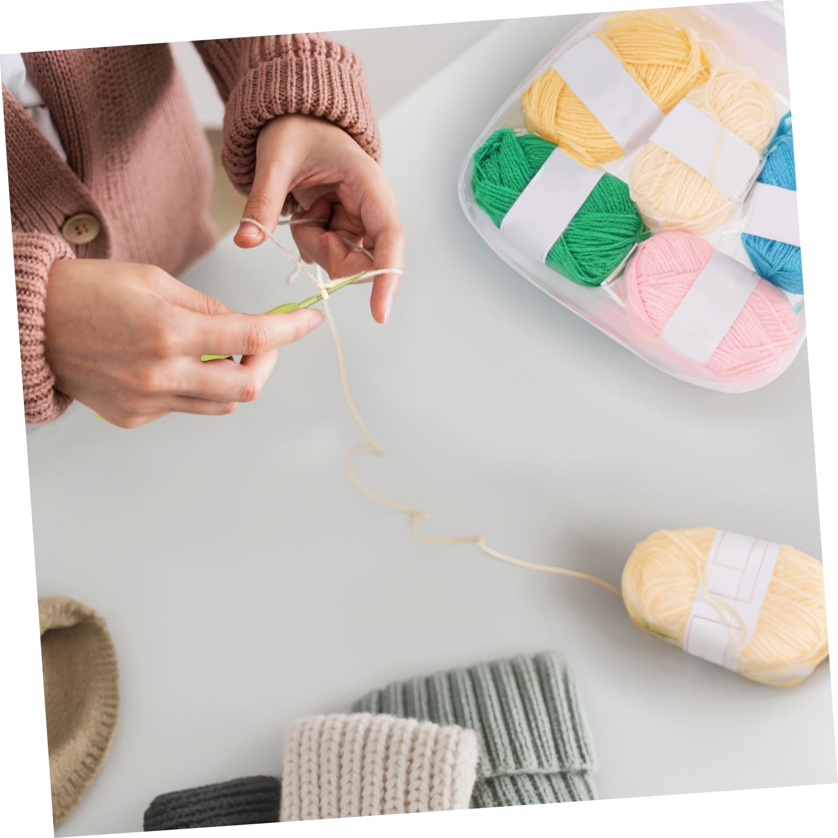 SEWOART Kit Uncinetto per Principianti Completo con Ferri Filati Colorati Segnapunti e Nastro Inclusa Borsa per Trasporto