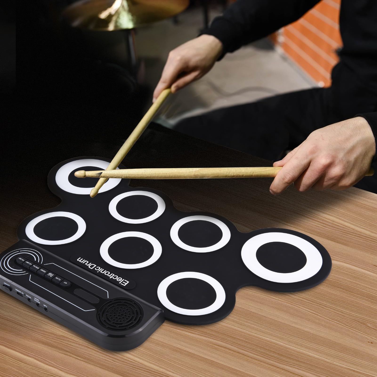 Walmeck Tambor de Escritorio Portátil Altavoz Rollo de Mano 7 Almohadillas Práctica de Silicona Kit de Tambor para Almohadillas para Principiantes Recargables (En y negro)