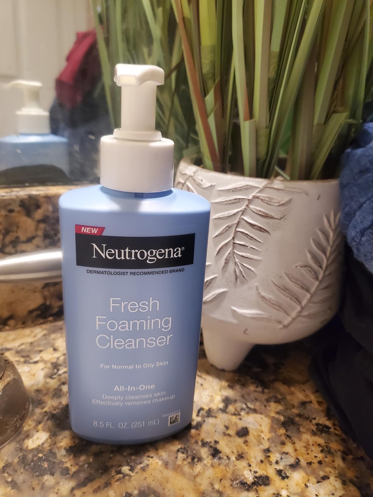 Kenvue Neutrogena Fresh Foaming Facial Cleanser, All-In-One Makeup Remover Face Wash for Nor-mal to Oily Skin Deeply Cleanses & Removes Waterproof Makeup, Soap-Free, Non-Comedogenic, 8.5 fl. oz