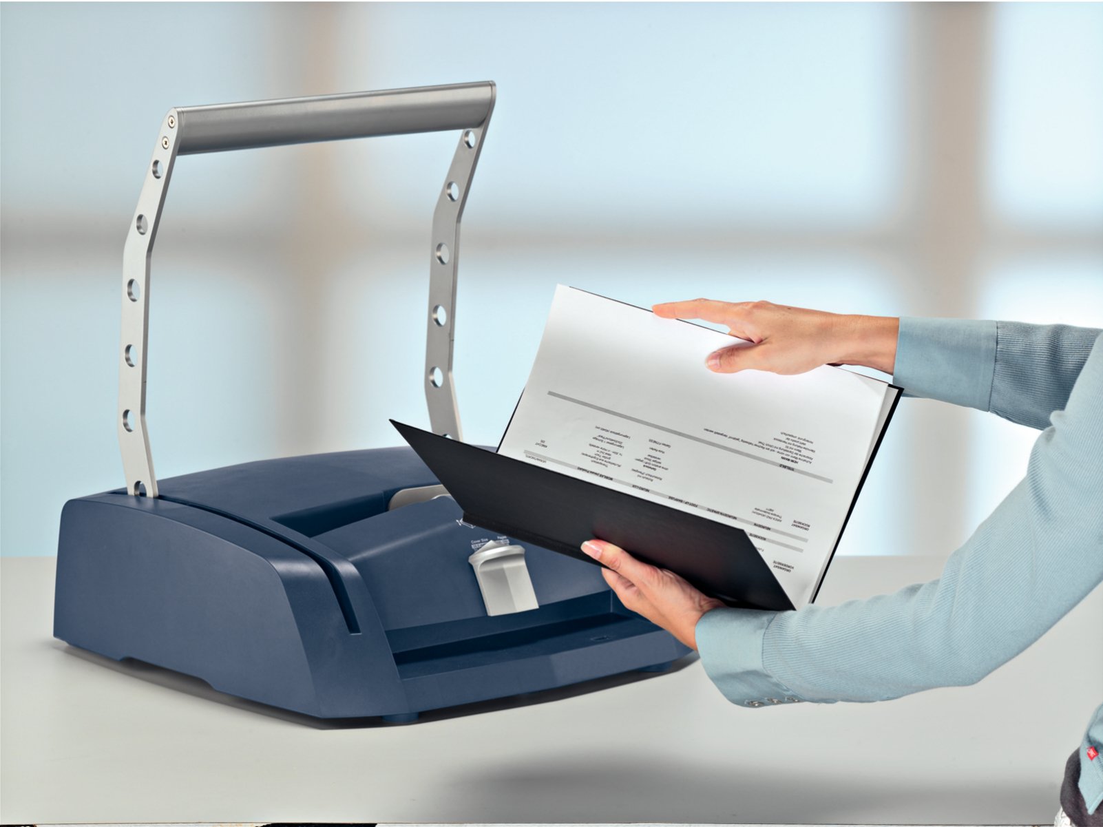 Leitz 73880000 Buchbindegerät impressBIND 280 für A4, blau/silber