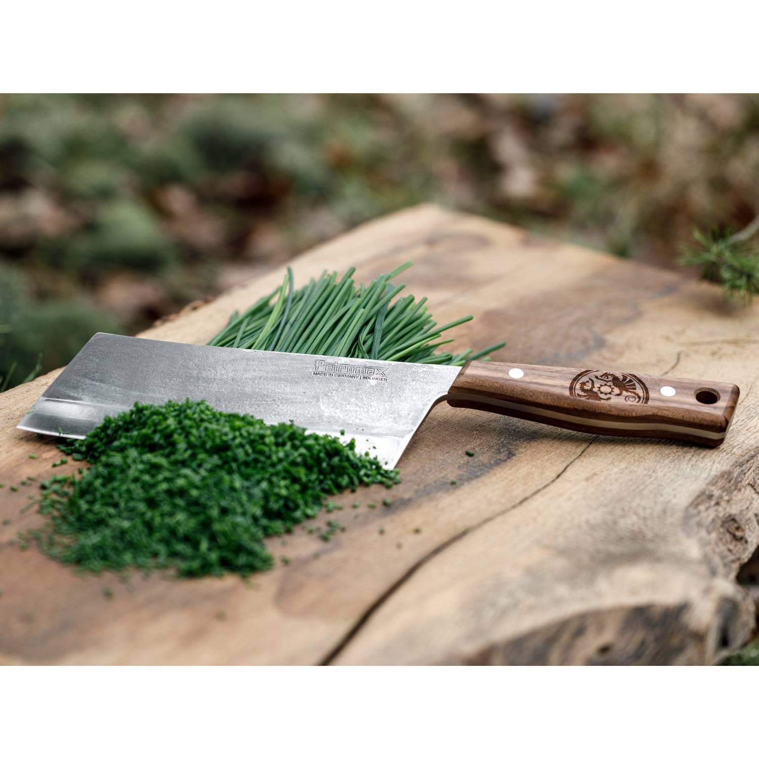 Petromax Hackmesser 17 cm - Handgefertigt in Solingen - Fleischbeil | Robustes Hackbeil aus rostfreiem Stahl, Griff aus Walnuss, 4 mm Klingenstärke zum Zerteilen von Fleisch und Knochen