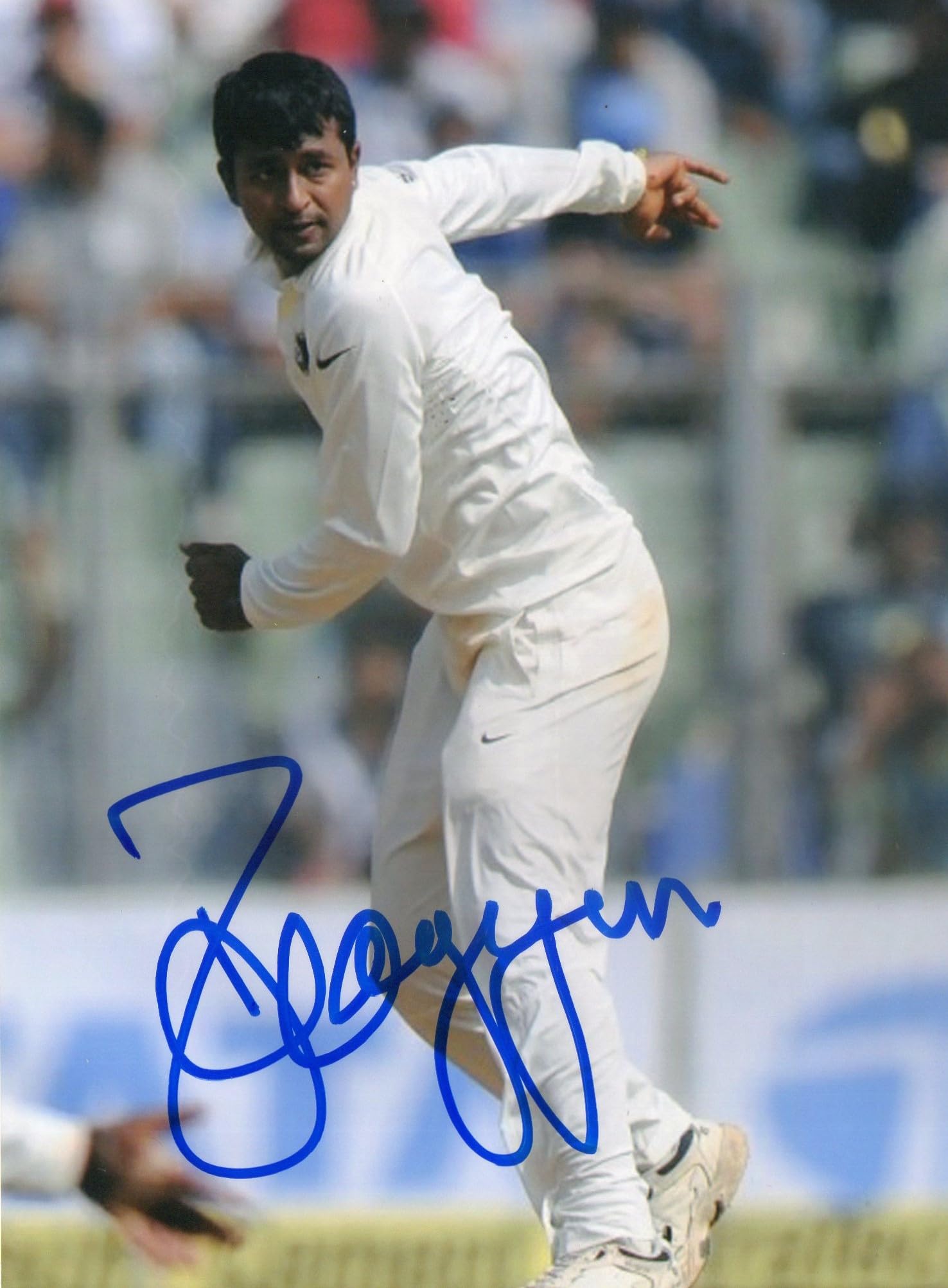 5x7 Inches Original Autographed Photo of Indian Cricketer Pragyan Ojha-image-2