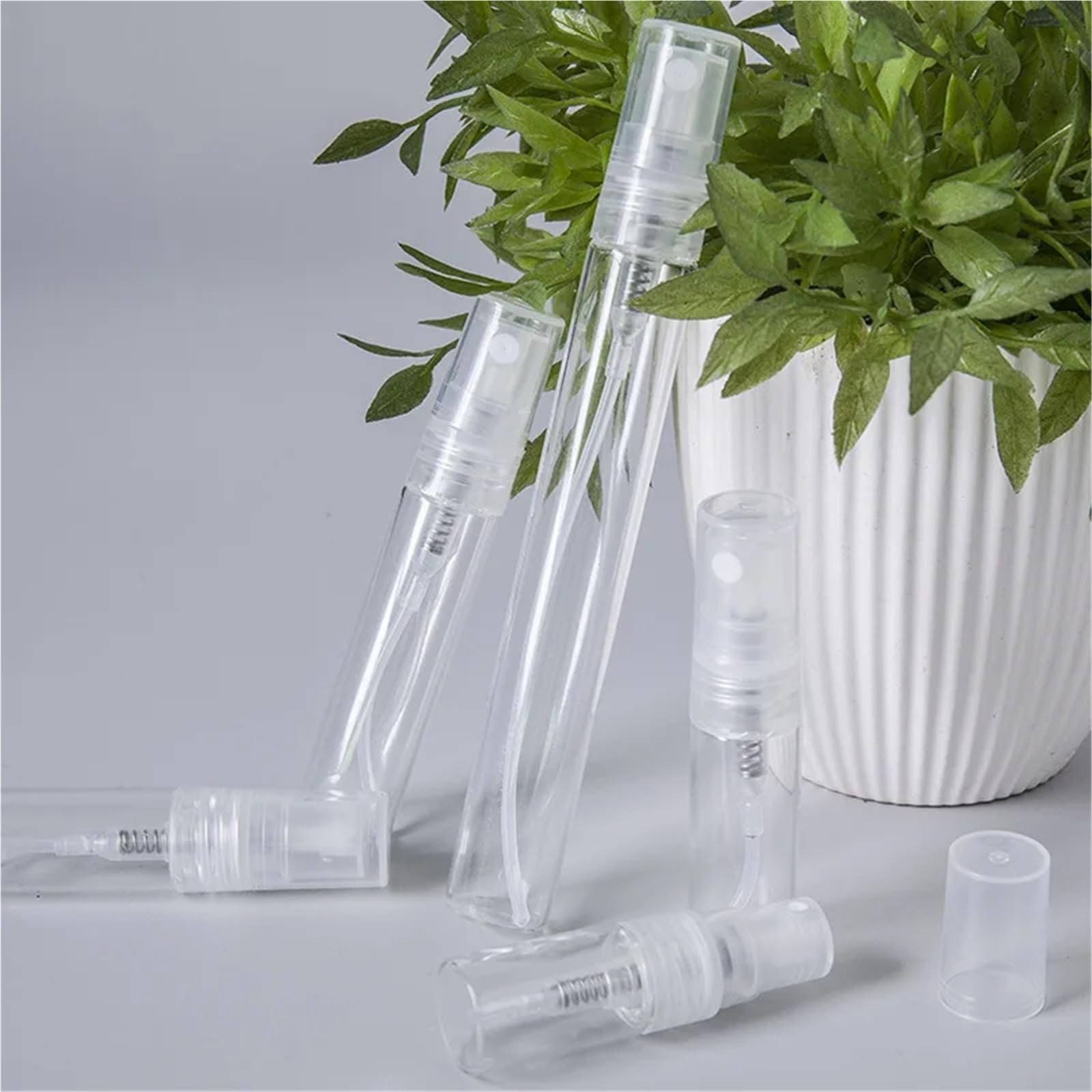 Juego de 50 botellas de perfume recargables portátiles de vidrio atomizador de viaje | Atomizadores ligeros a prueba de fugas de 2 a 10 ml para recambios de fragancia sobre la marcha. (10 ml)