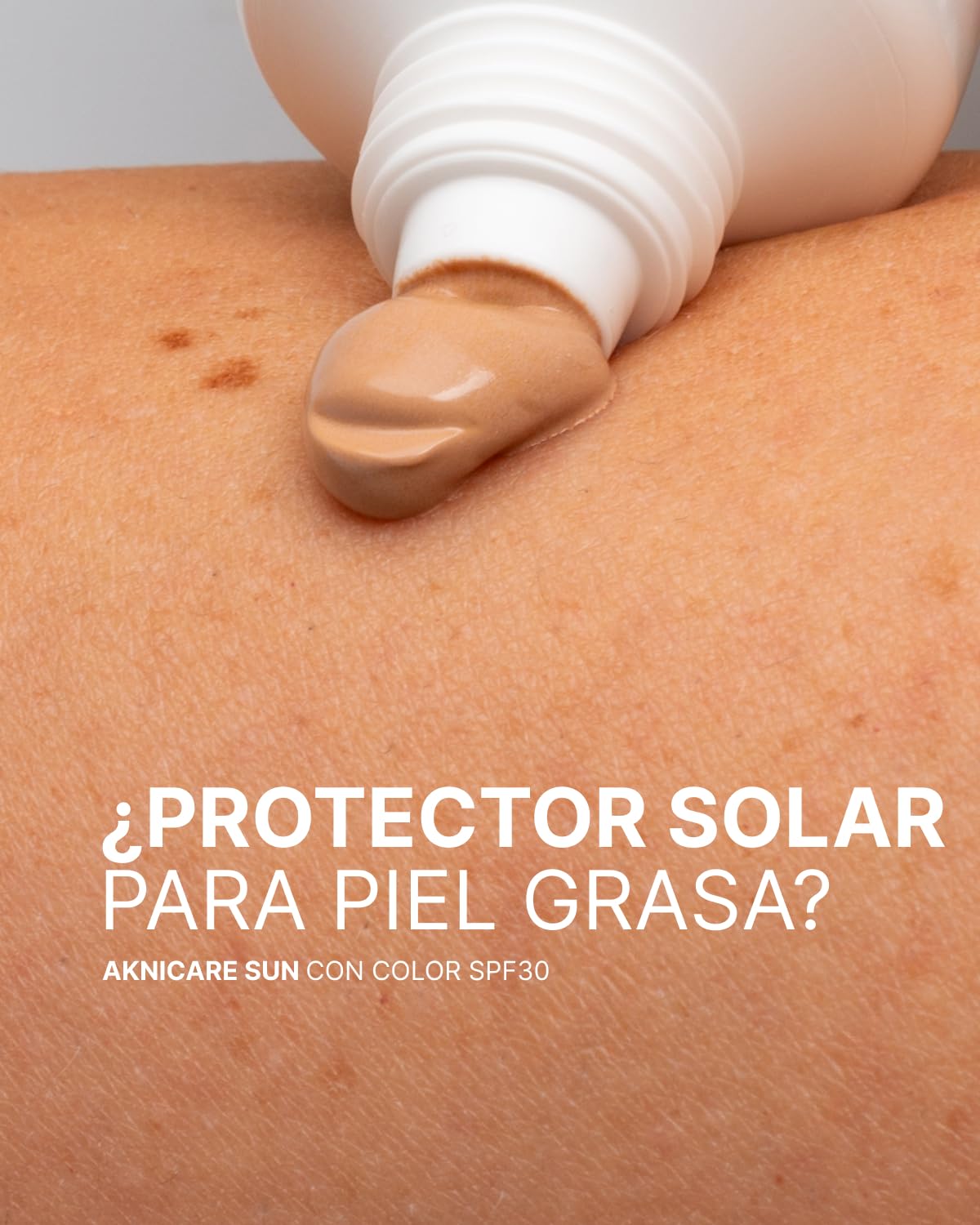 Synchroline - Aknicare Sun Teintée Spf30 Crema Facial Colorada 50 Ml Anti Imperfecciones Piel Mixta y Grasa Con Ácido Hialurónico y Filtros Solares, Made In Italy