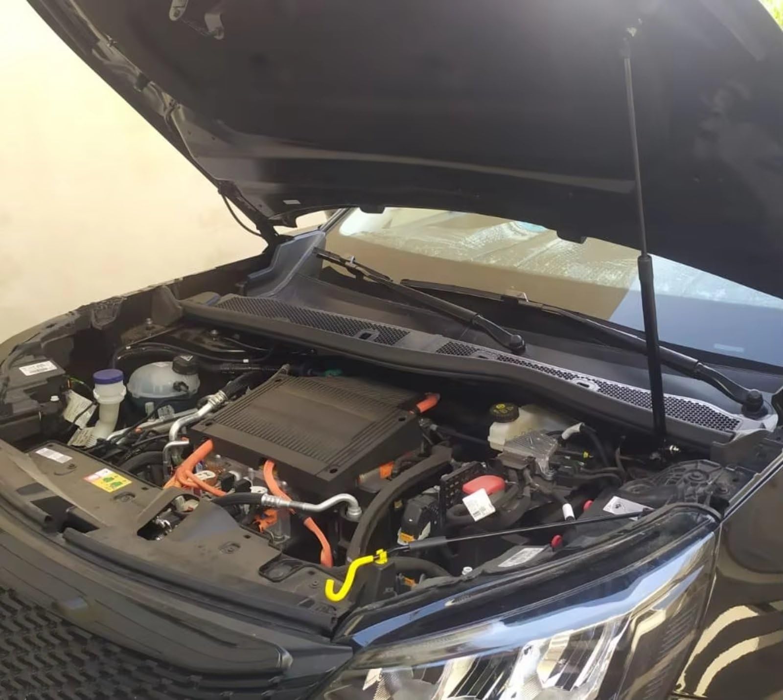 Amazon.co.jp: ボンネットダンパー プジョー 2008 II 2019-2024