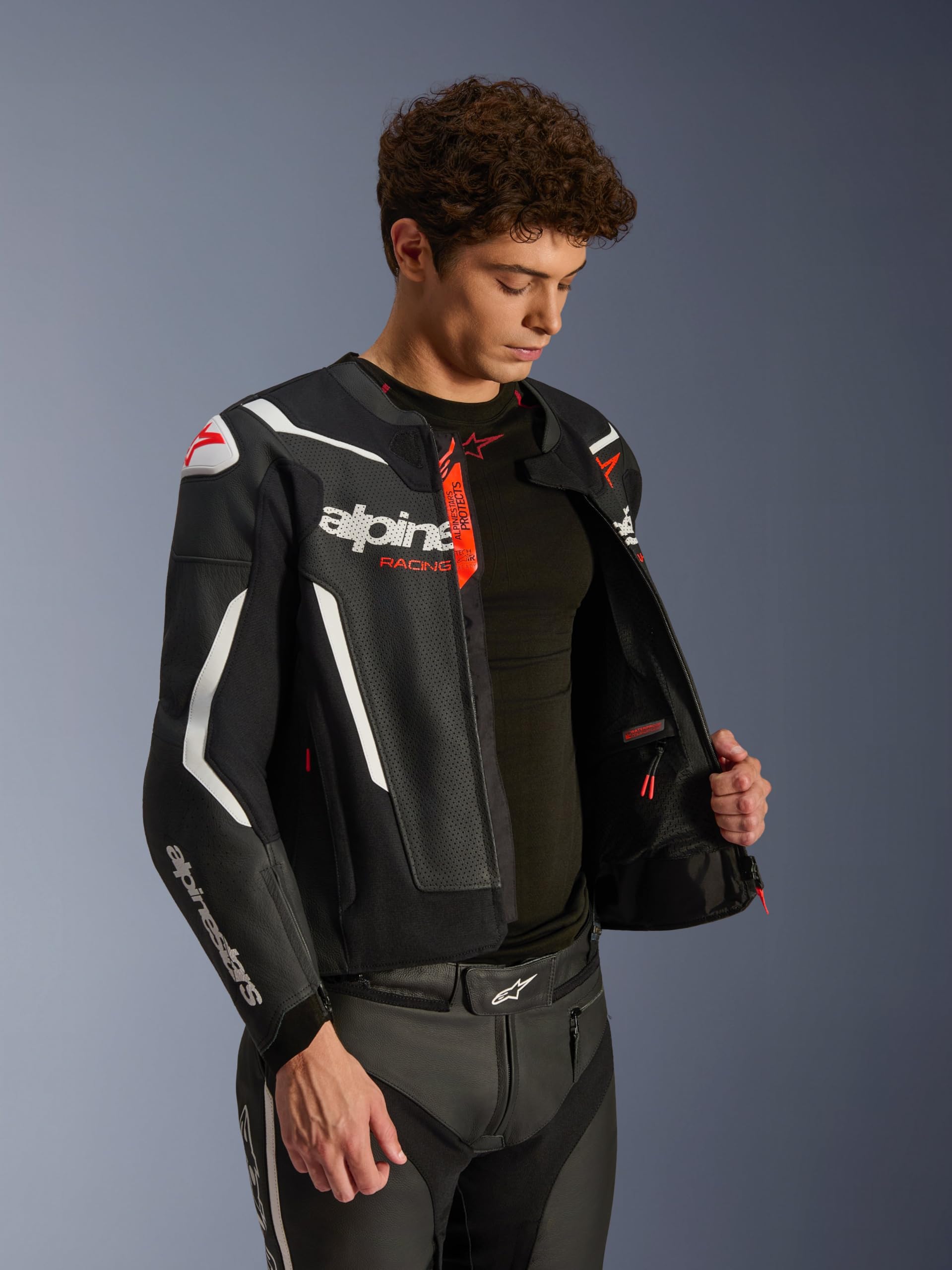 Alpinestars GP Force V2 Air Giacca in pelle da moto, nero/bianco, 50