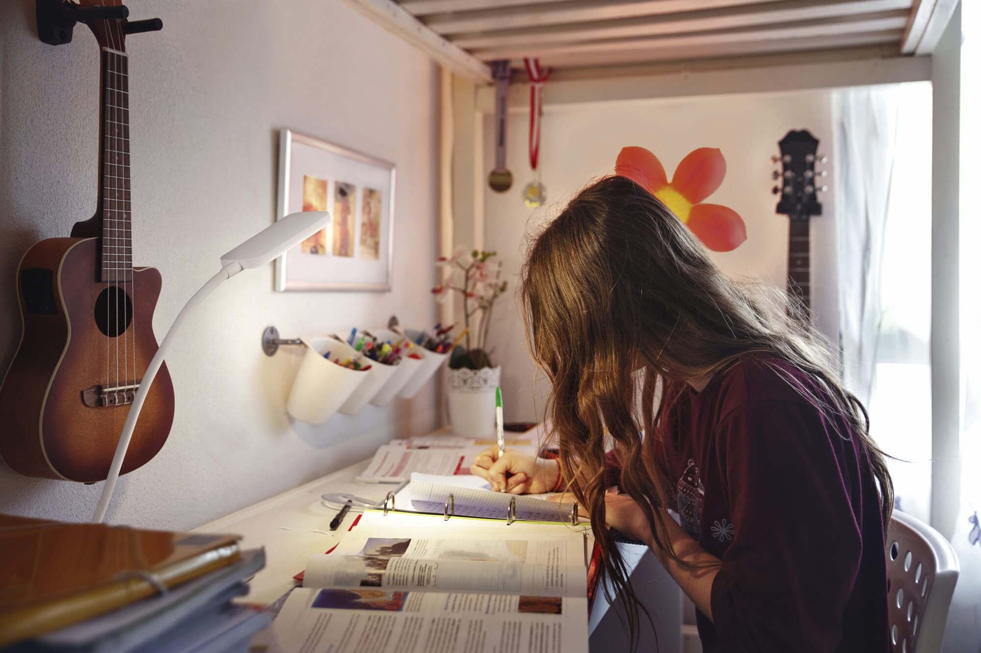 Ledvance, LEDVANCE PANAN Clip mobilna lampka do czytania i stolika, biała, 5,2W, 130lm, zasilana bateryjnie, z klipsem i elastyczną głowicą,LED z białym światłem 4000 K, czujnik dotykowy