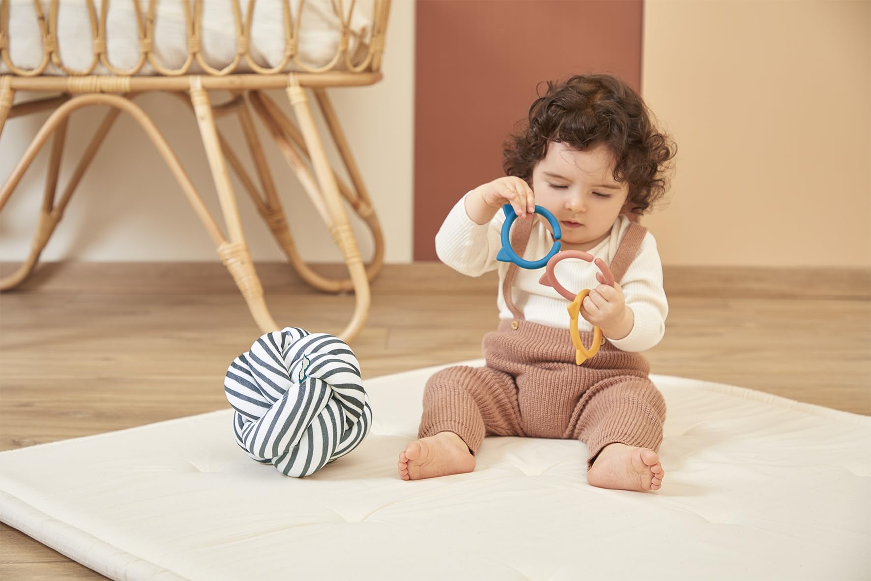 Jouet D'éveil Naissance 16 Cm KALOO Balle De Préhension Bébé Avec 3 Anneaux Dentition - Jouet Sensoriel Multicolore 16cm Dès La Naissance