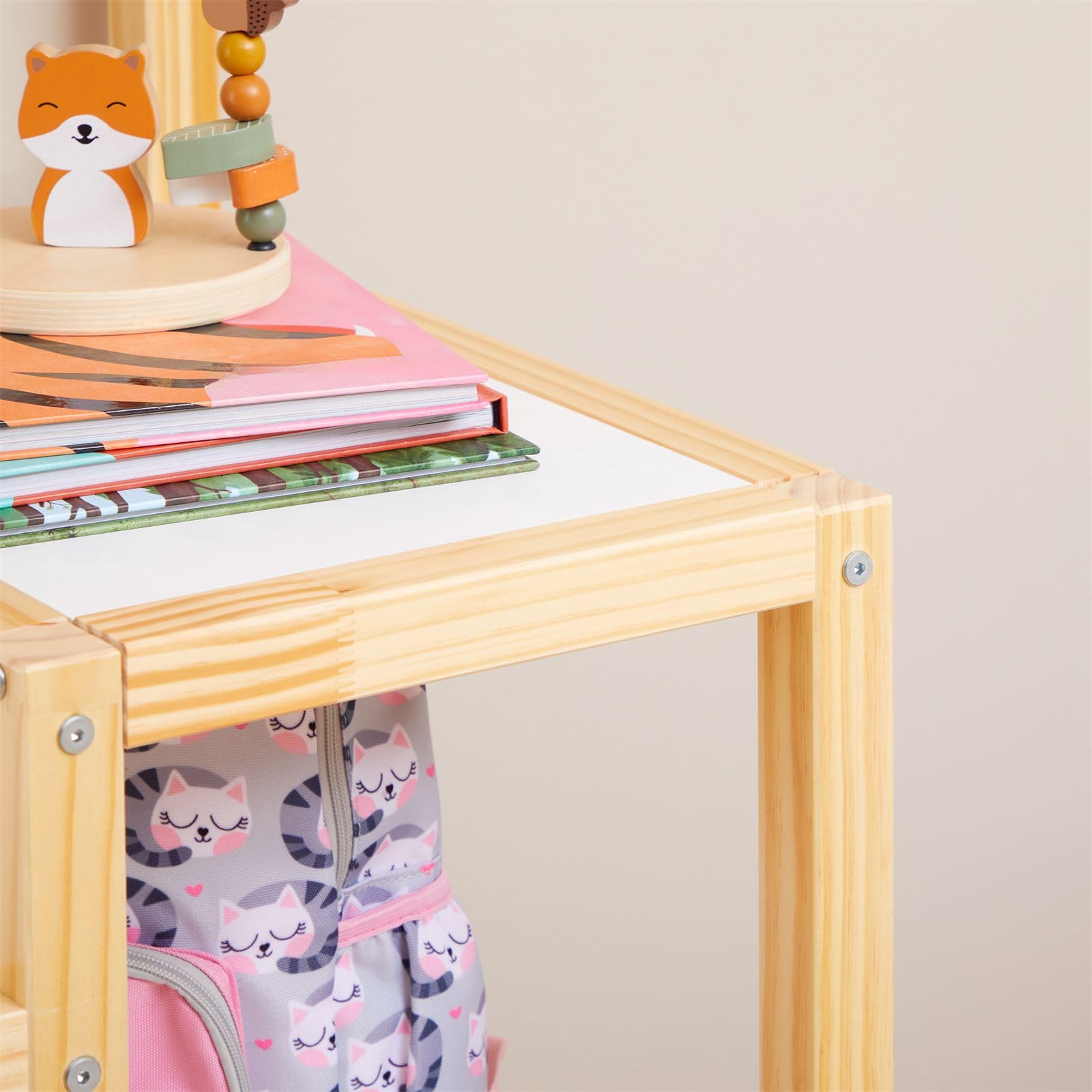 Kinderschreibtisch NIVIA Hausform natur/weiß mit Regal Stauraum gefertigt aus Kiefer Massiv. Stabil langlebig perfekt für Kinderzimmer. Montessori-Möbel ideal für Hausaufgaben oder Bastelarbeiten.
