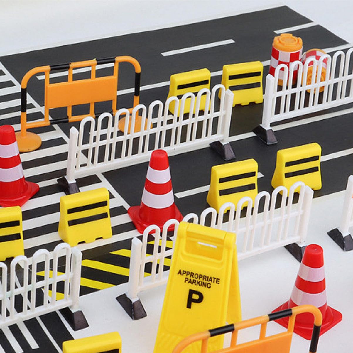 Abaodam 27 Pièces Panneau De Signalisation Jouets Miniatures Jouets Magnétiques Plaques De Rue pour Les Enfants De Barricade De La Circulation De Chantier Plastique