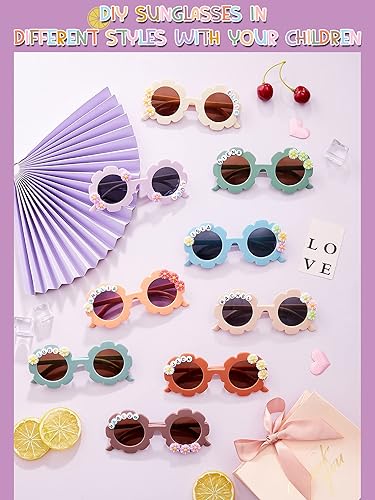 Miniatura 4 de Dunzy 14 lentes de sol redondos de flores con 200 cuentas de letras al azar, 50 dijes de margaritas con pegamento para nombre de bricolaje