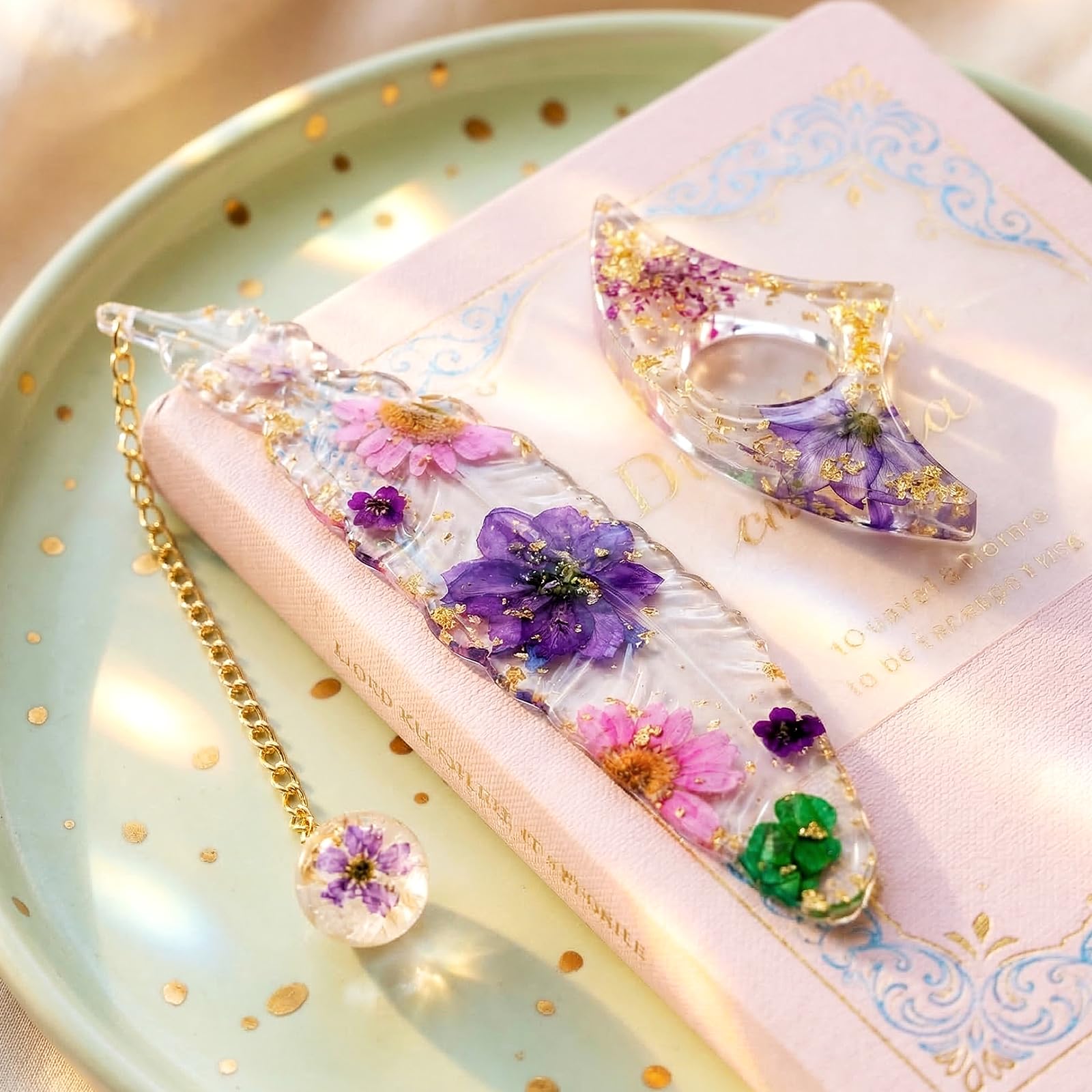 Bojury Bookmark with Page Holder, Pressed Flowers Resin Book Mark Gift for Women, Book Lovers, Teachers, Mothers, Grandmothers & Girls Purple — image 1