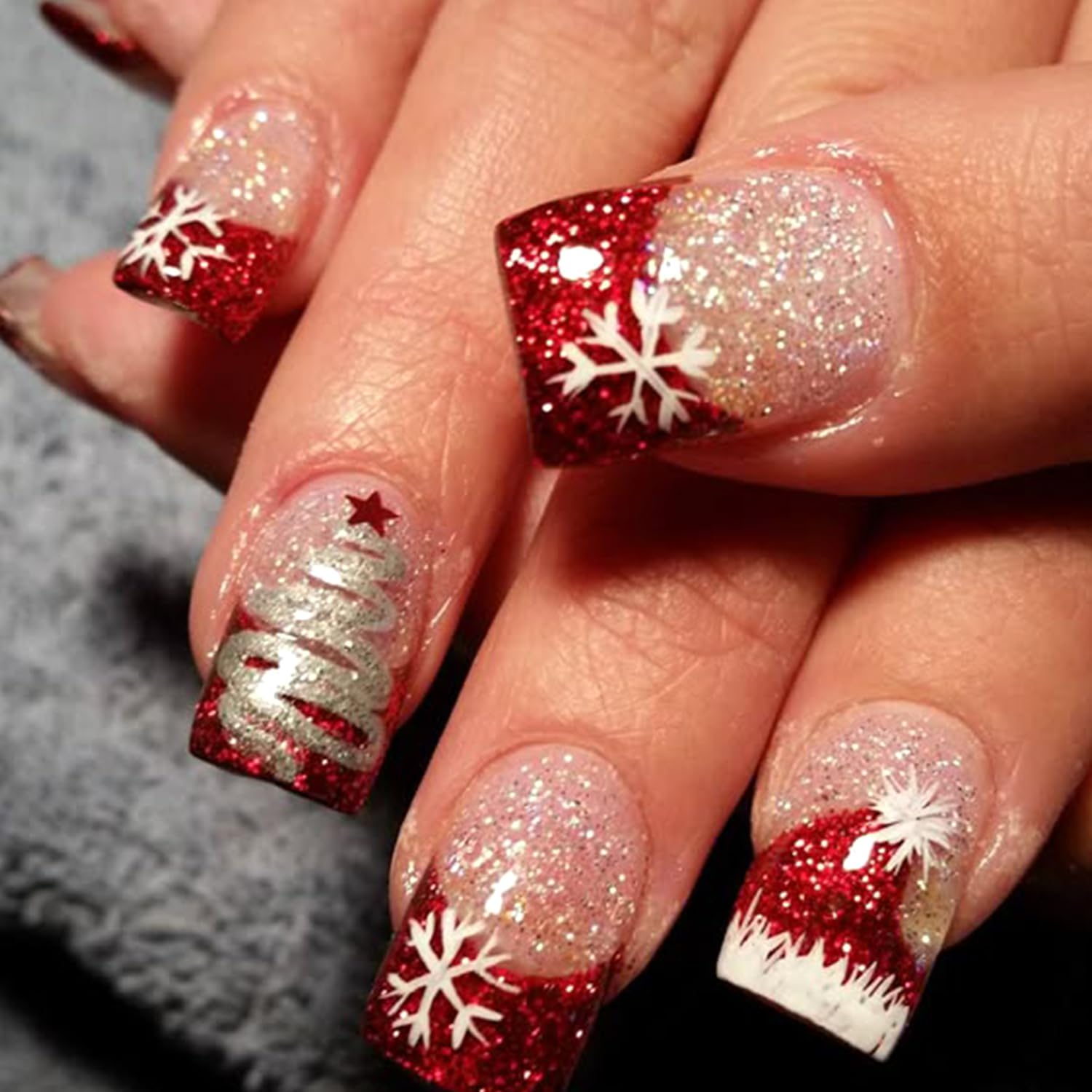 24Pcs Christmas Press on Nails Short Square French Tip Fake Nails Gold Christmas Snowflake Santa's Hat Nail Design Red Glitter Nail Tips Christmas