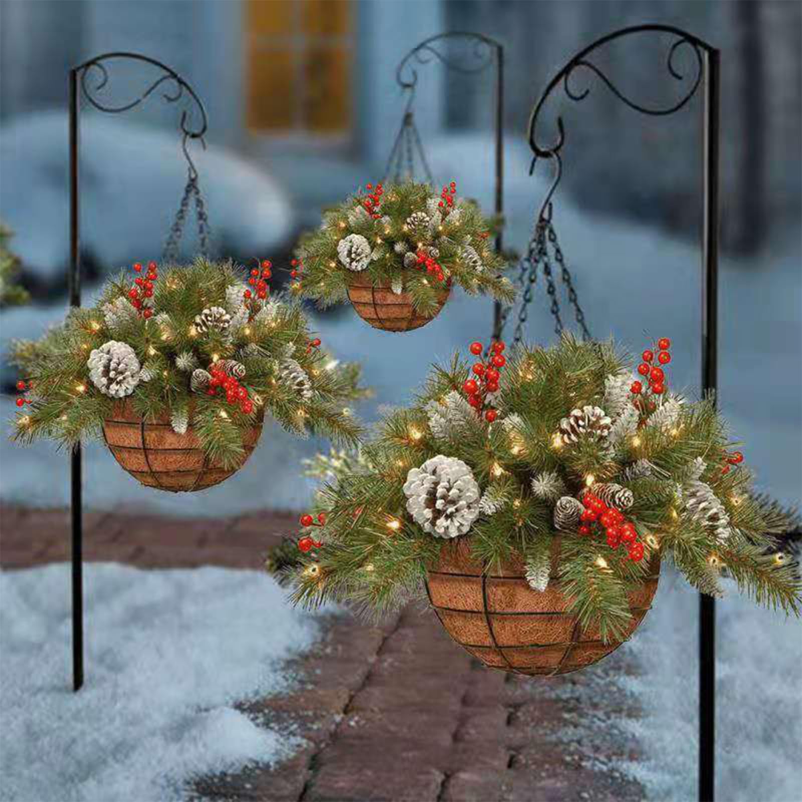 Cesto Natalizio da Appendere All'aperto con Bacche Rosse E Pigne Fioriera Artificiale Pre-illuminata con Luci a LED per Decorazioni per Design Resistente alle Intemperie Bacche Rosse