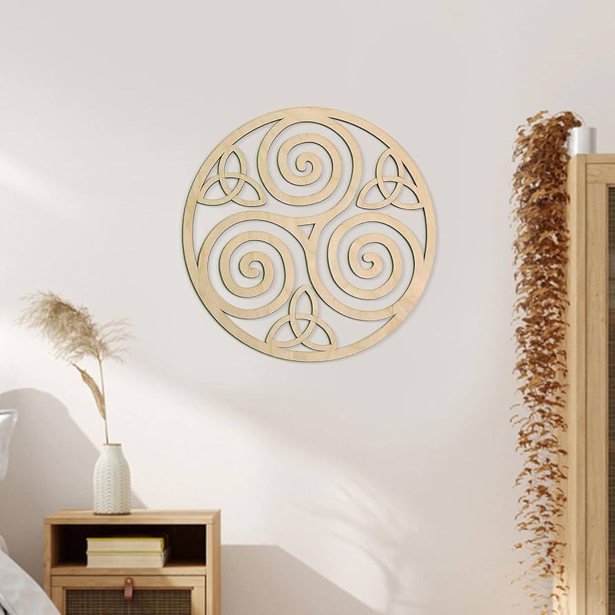 Amazon｜ケルト美術|三脚巴ノット木製壁アート|アイルランドの