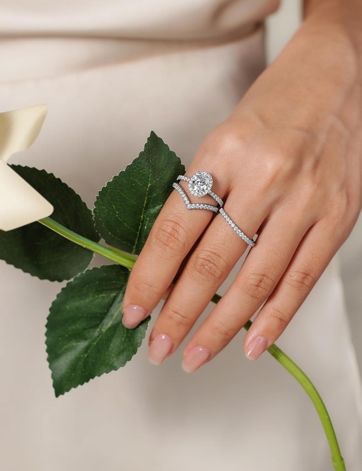 IMOLOVE Solitaire Engagement Rings for Women Halo Ring Promise Rings for her Sterling Silver plated with 18K White Gold Rings for Women 1.64ct D Color VVS1 Clarity Moissanite Size 4-11