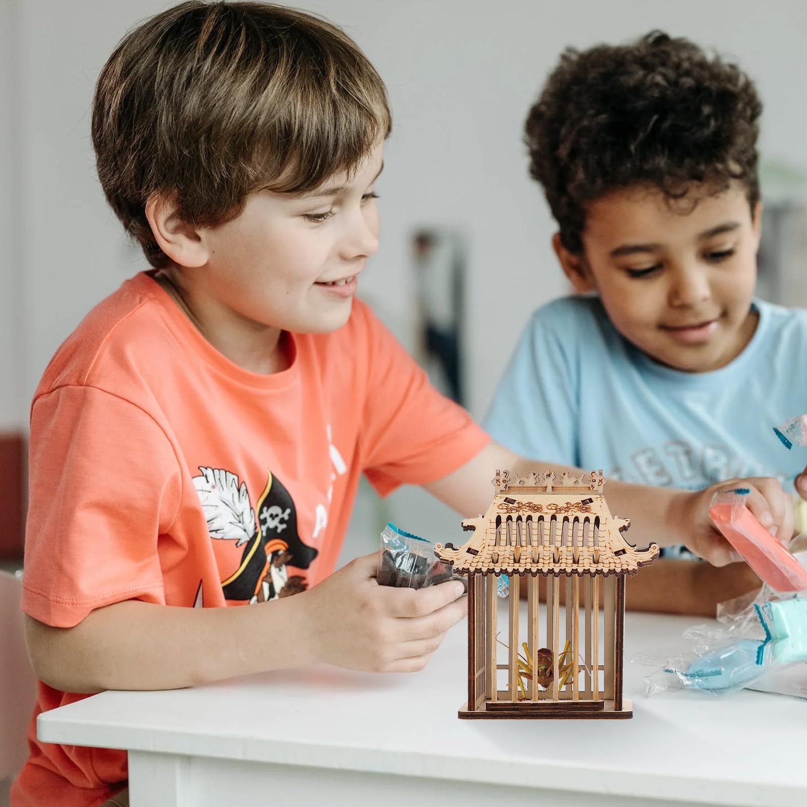 Abaodam Jaula para Grillos de Plástico Marrón Práctica y Reutilizable Diseño Portátil Adecuado para Niños y Transporte Seguro