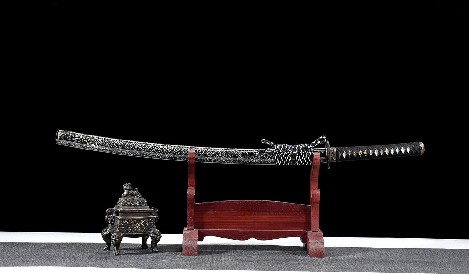 Handmade Full Tang Japanese Katana White Manual Polishing Damascus Folded Steel Samurai Sword Real Fish Leather Saya Sharp Edge