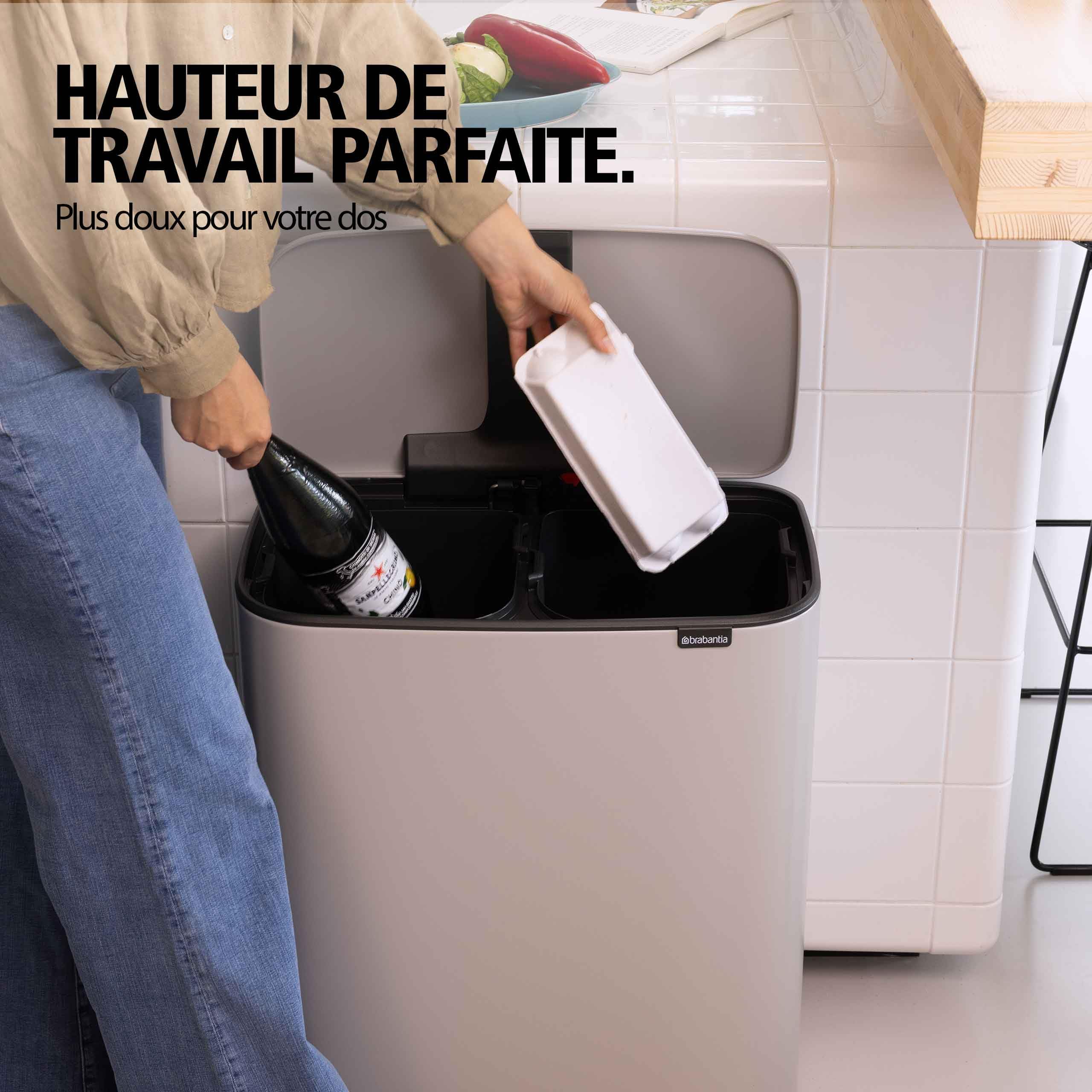 Brabantia Poubelle Bo 2x30L (Gris clair) – Poubelle cuisine à pédale à fermeture progressive – Système de tri des déchets facile à nettoyer, 2 seaux amovibles – Sacs-poubelle PerfectFit inclus
